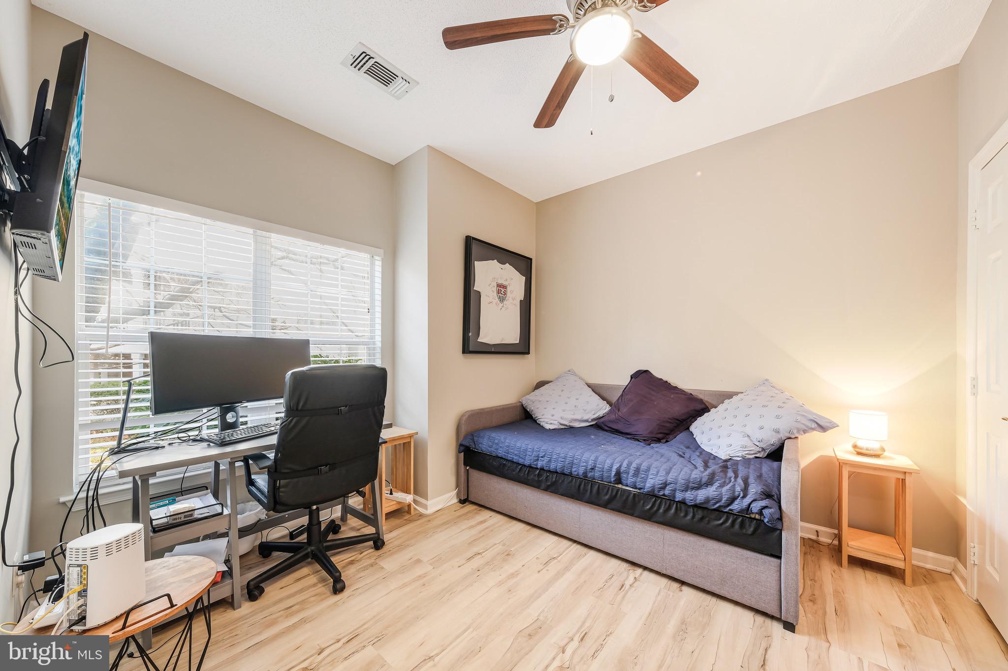 EDGEWATER AT TOWN CENTER - Residential