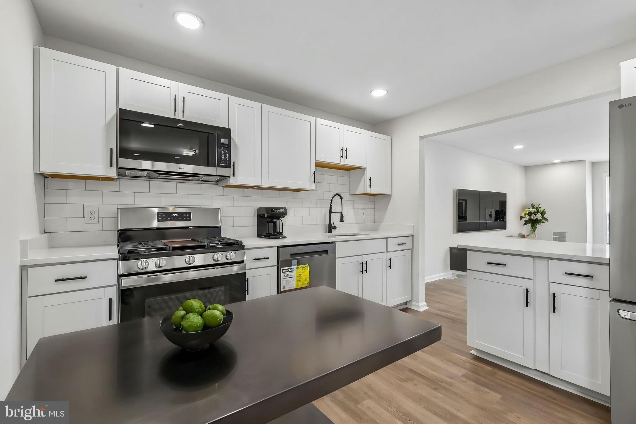 7403 HOUNDSBURY COURT