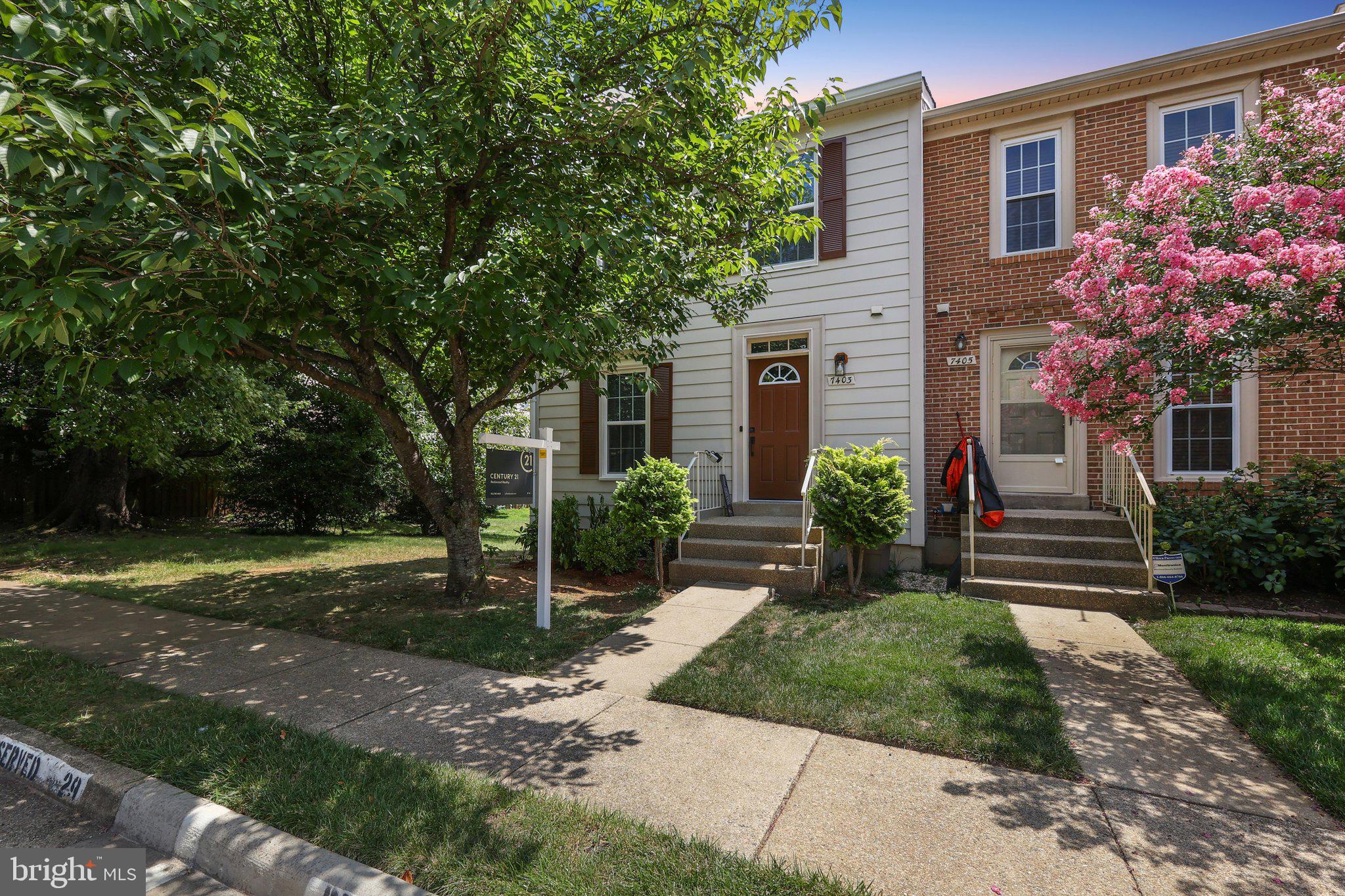 7403 HOUNDSBURY COURT