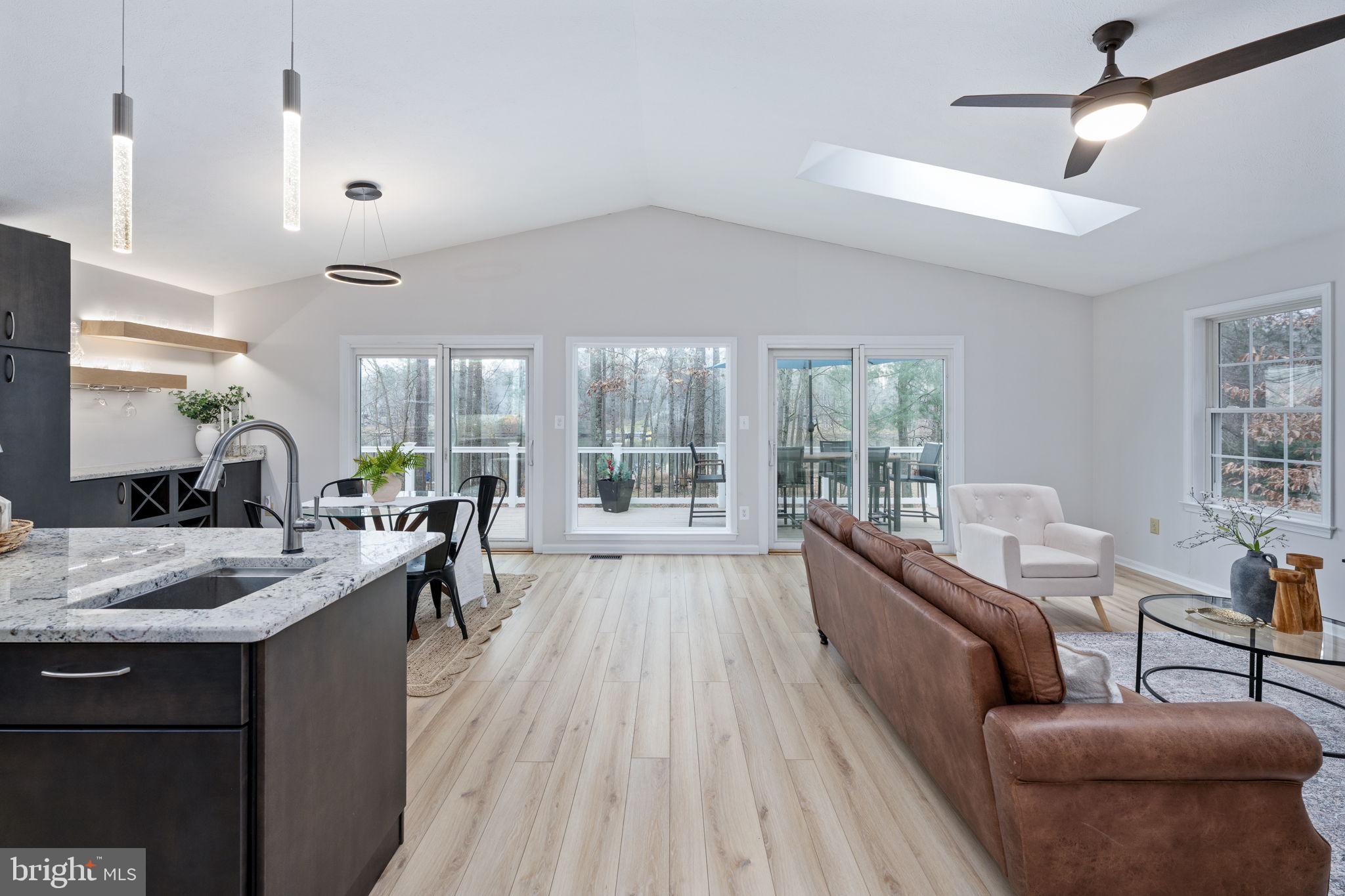 LAKE CAROLINE - Residential