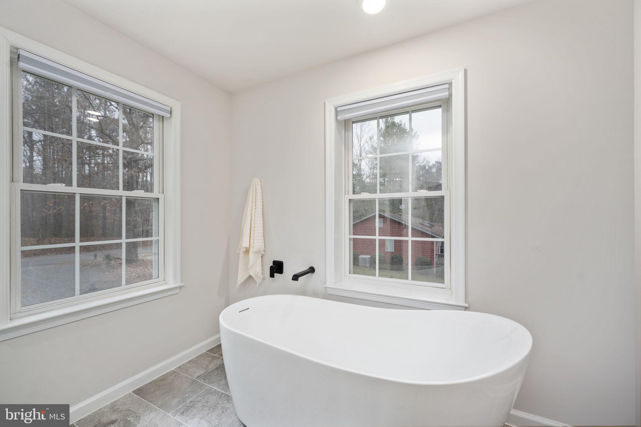 LAKE CAROLINE - Residential