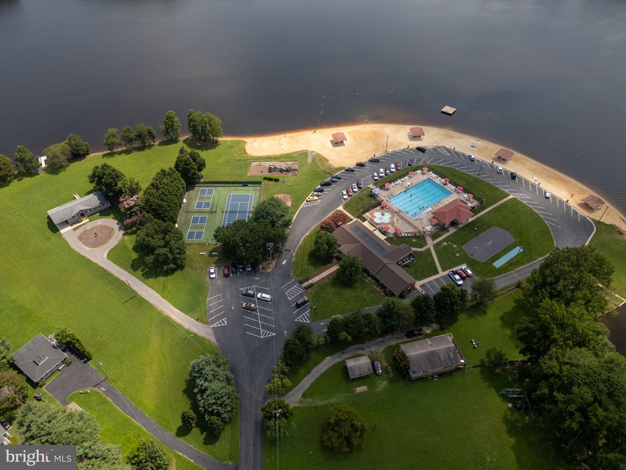 LAKE CAROLINE - Residential