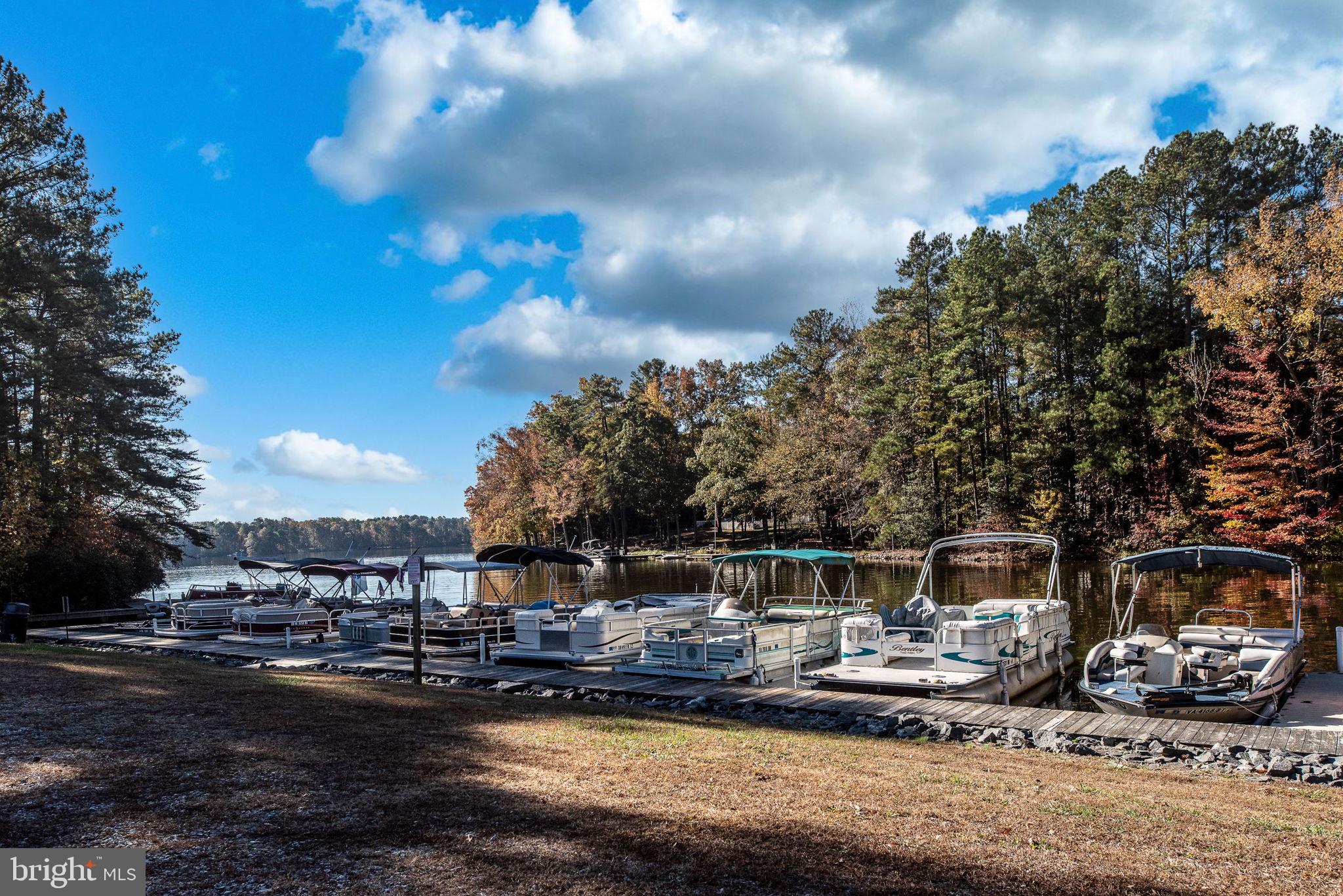 LAKE CAROLINE - Residential