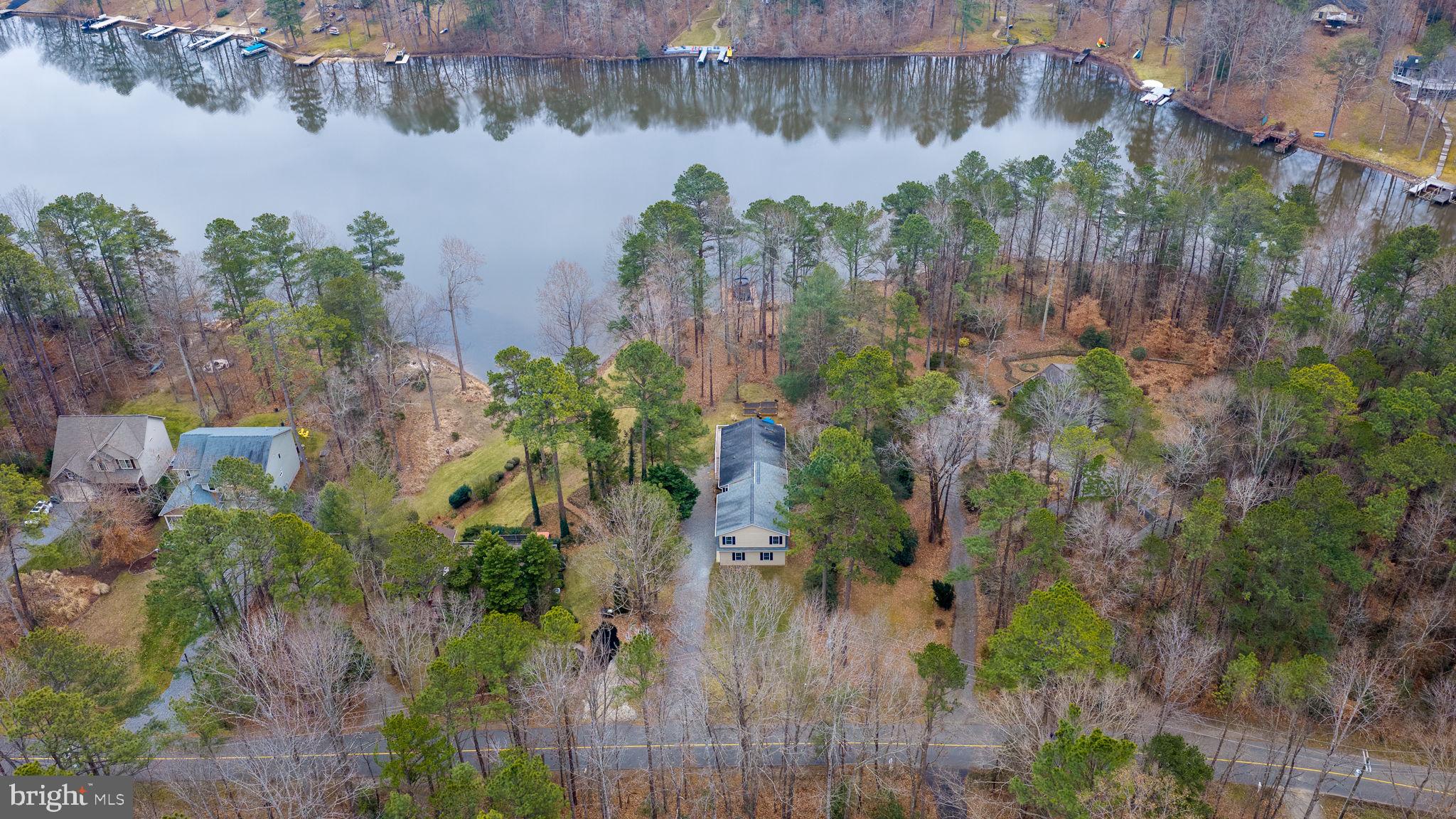 LAKE CAROLINE - Residential