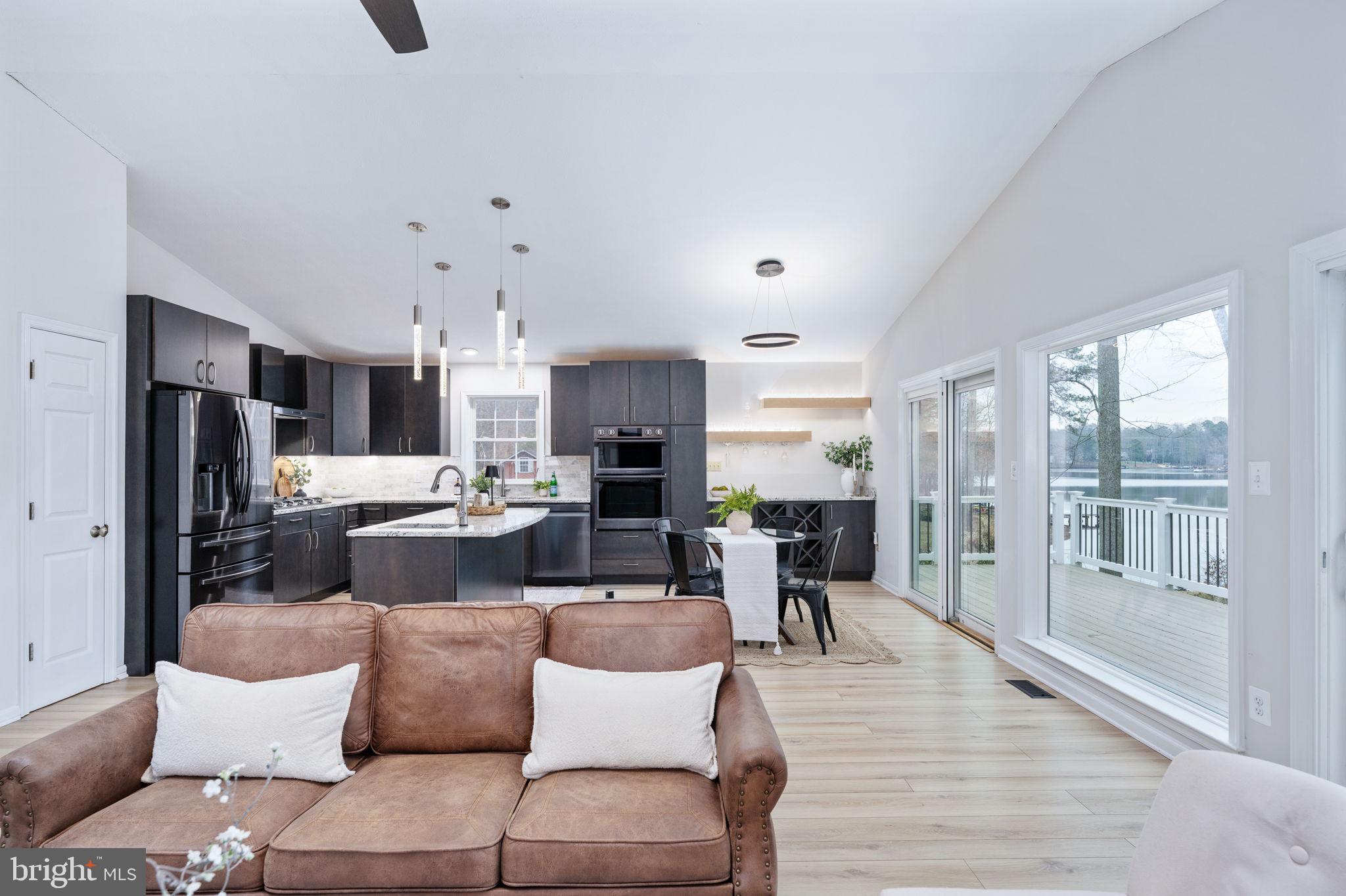 LAKE CAROLINE - Residential