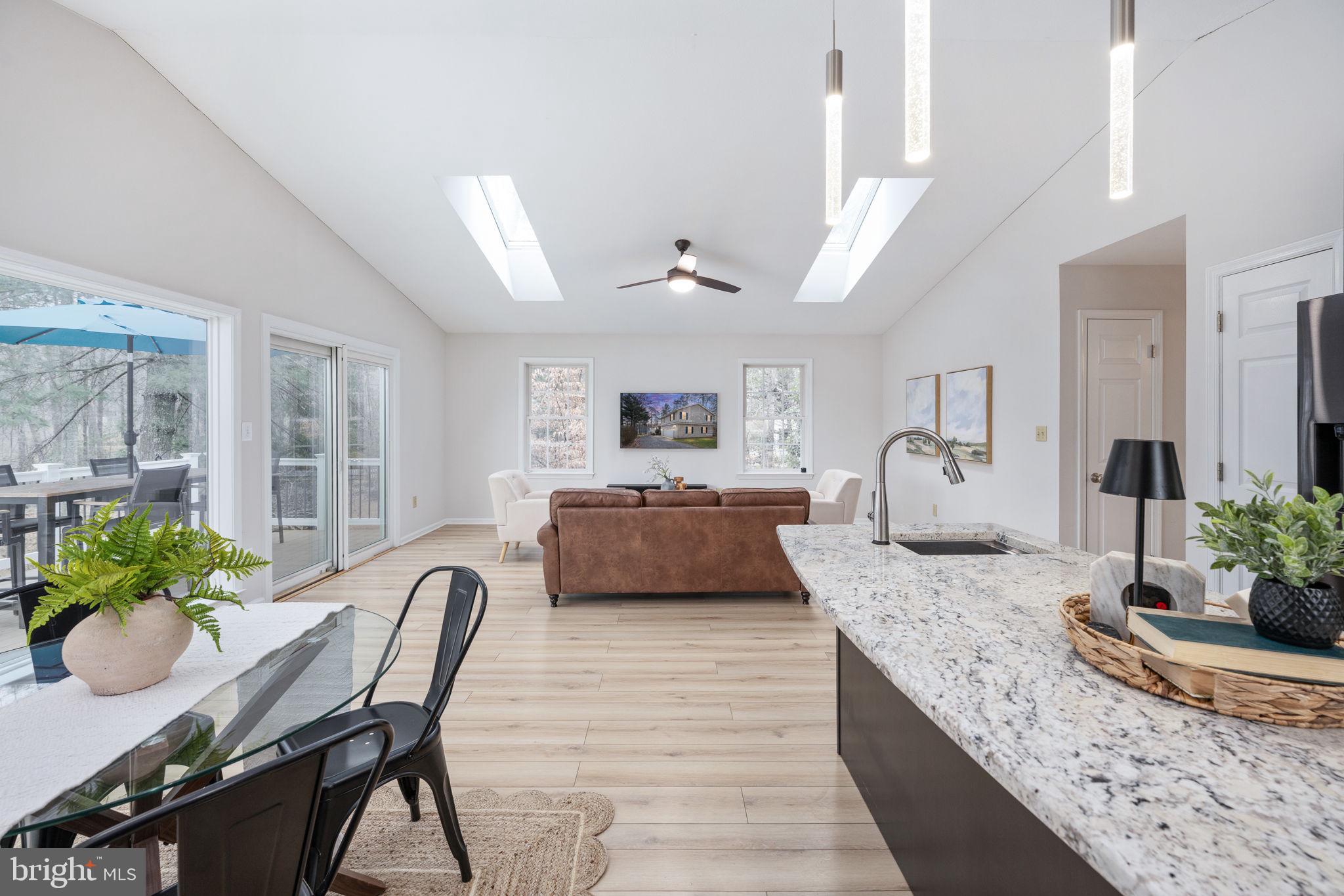 LAKE CAROLINE - Residential