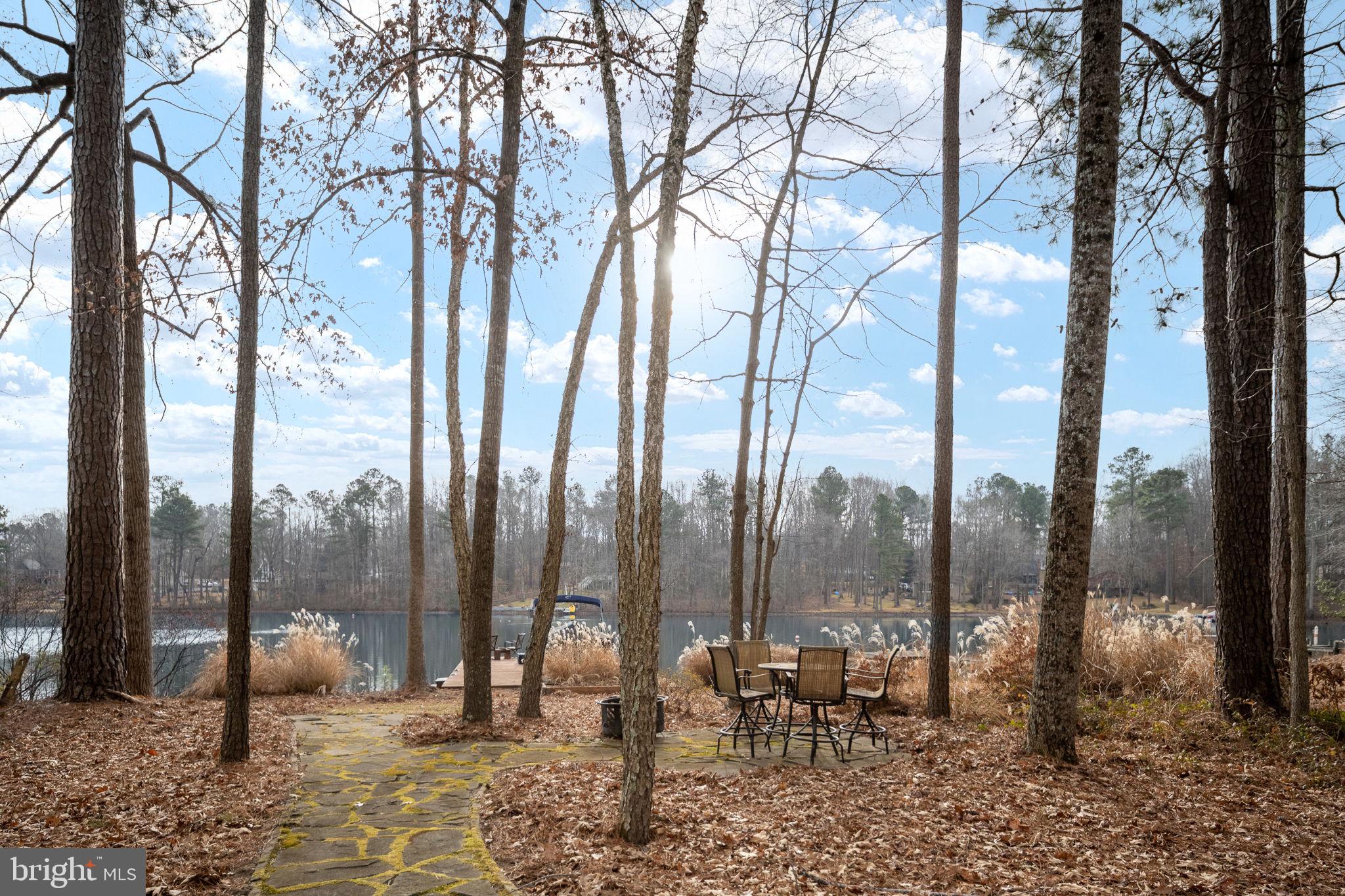 LAKE CAROLINE - Residential