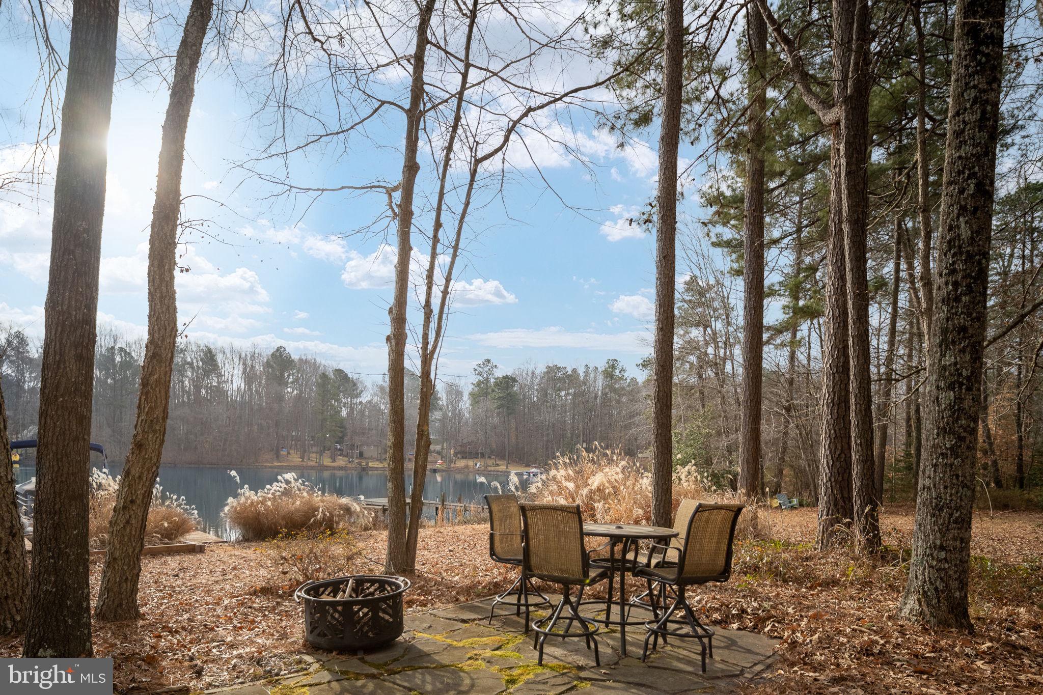 LAKE CAROLINE - Residential