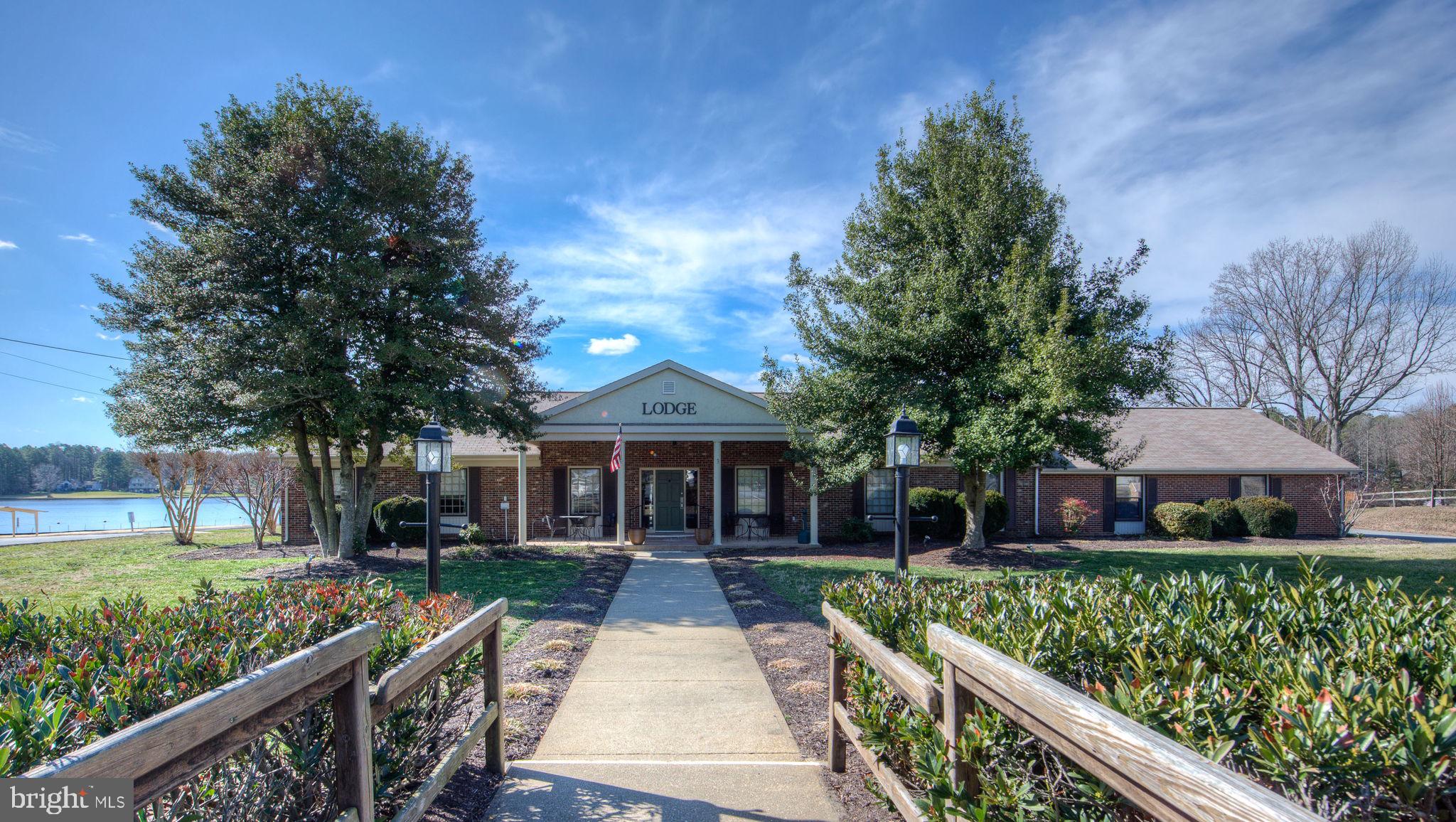 LAKE CAROLINE - Residential