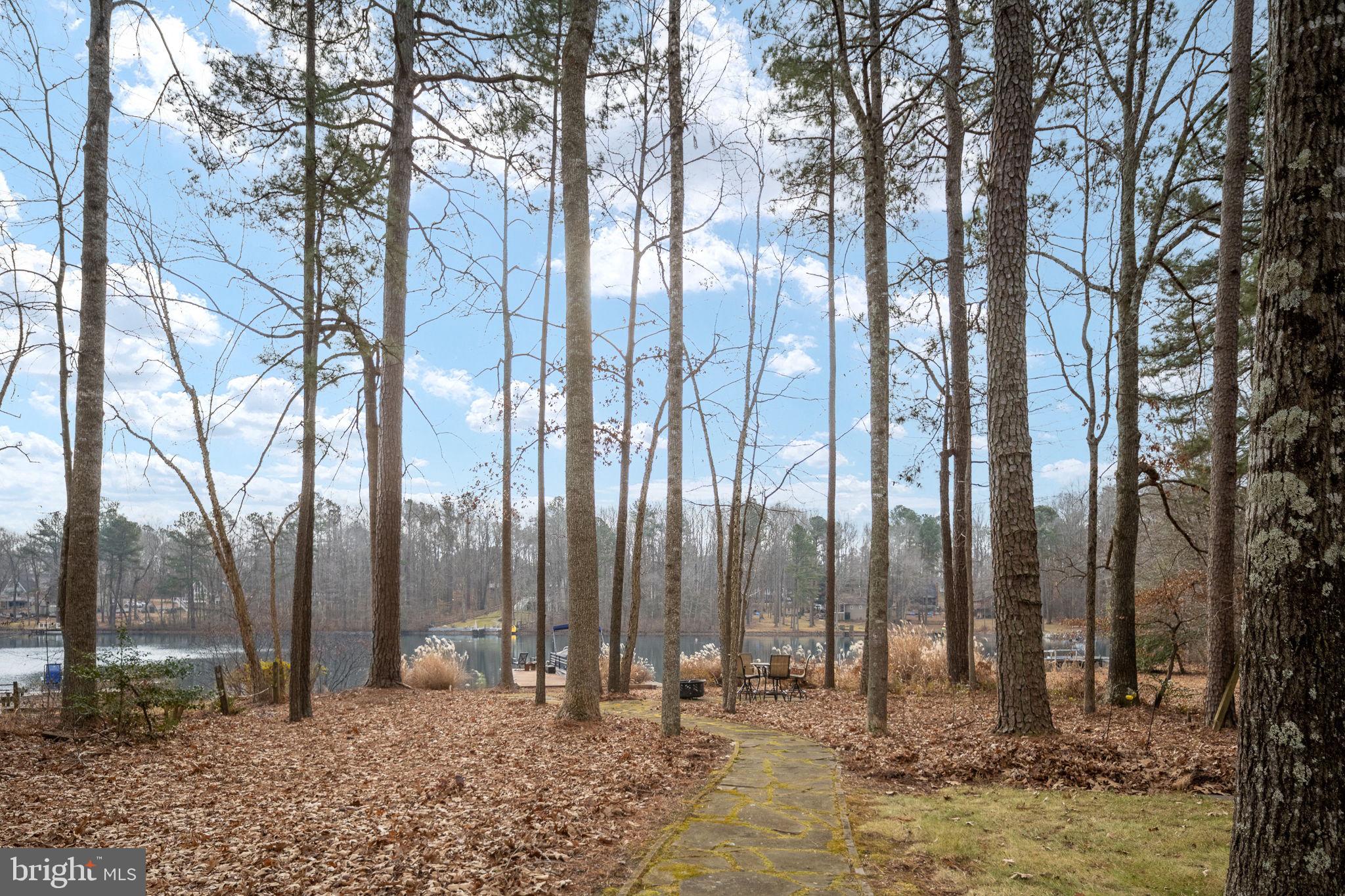 LAKE CAROLINE - Residential