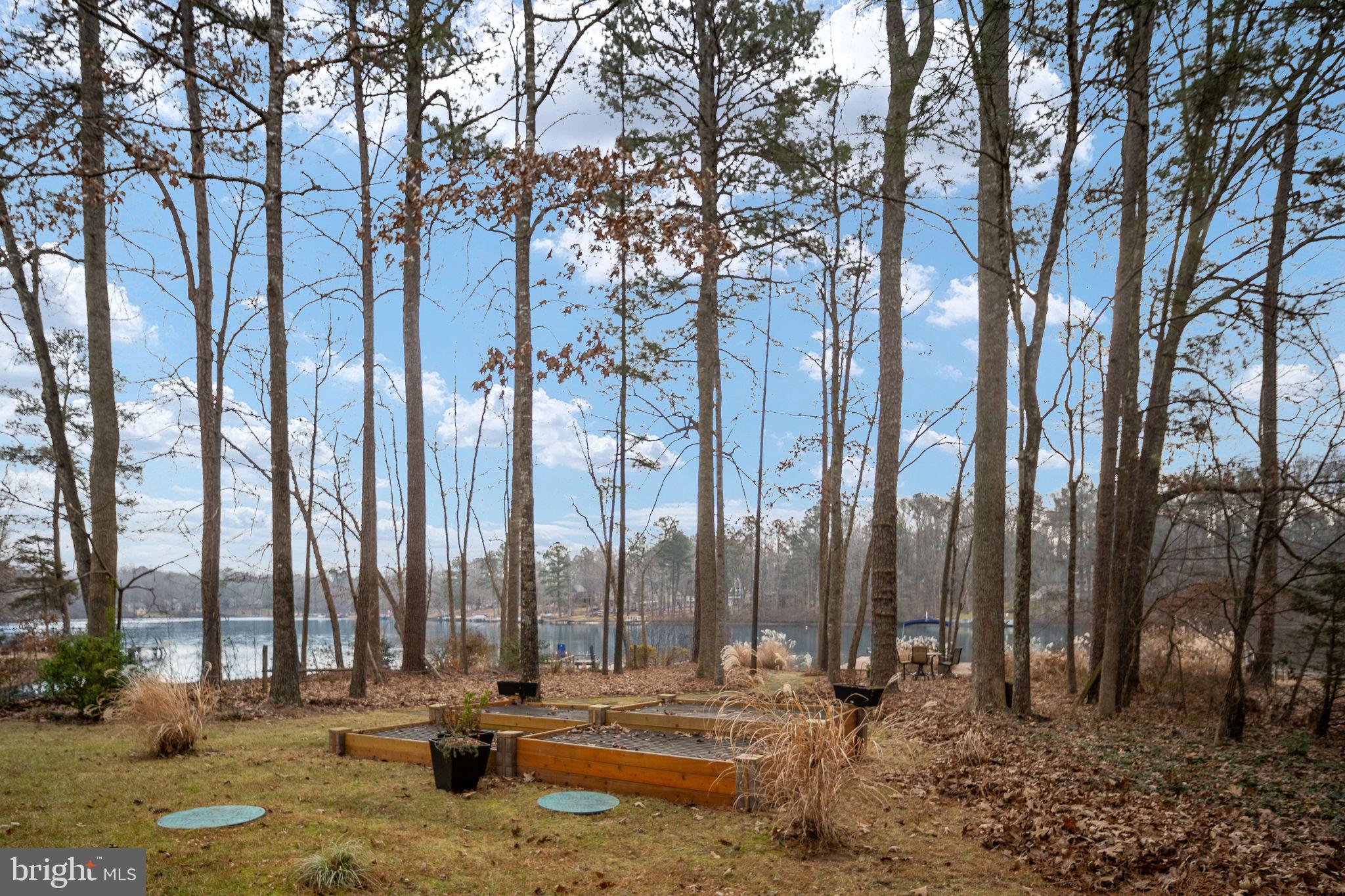 LAKE CAROLINE - Residential