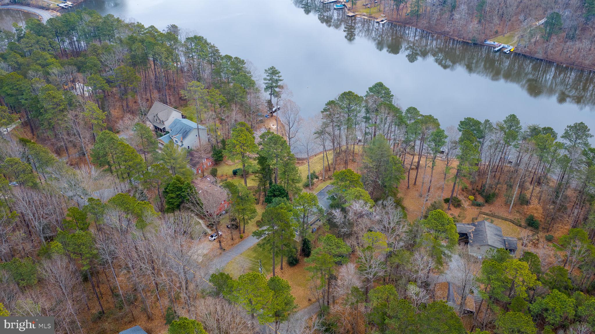 LAKE CAROLINE - Residential