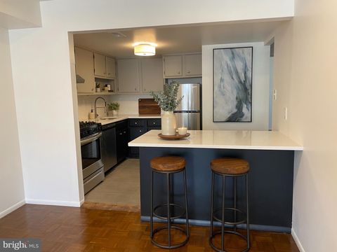371 OLD FORGE CROSSING 371 DEVON PA 19333
