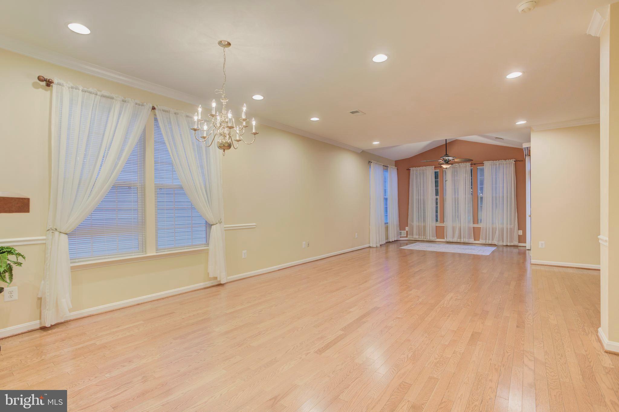 FOUR SEASONS IN HISTORIC VIRGINIA - Residential