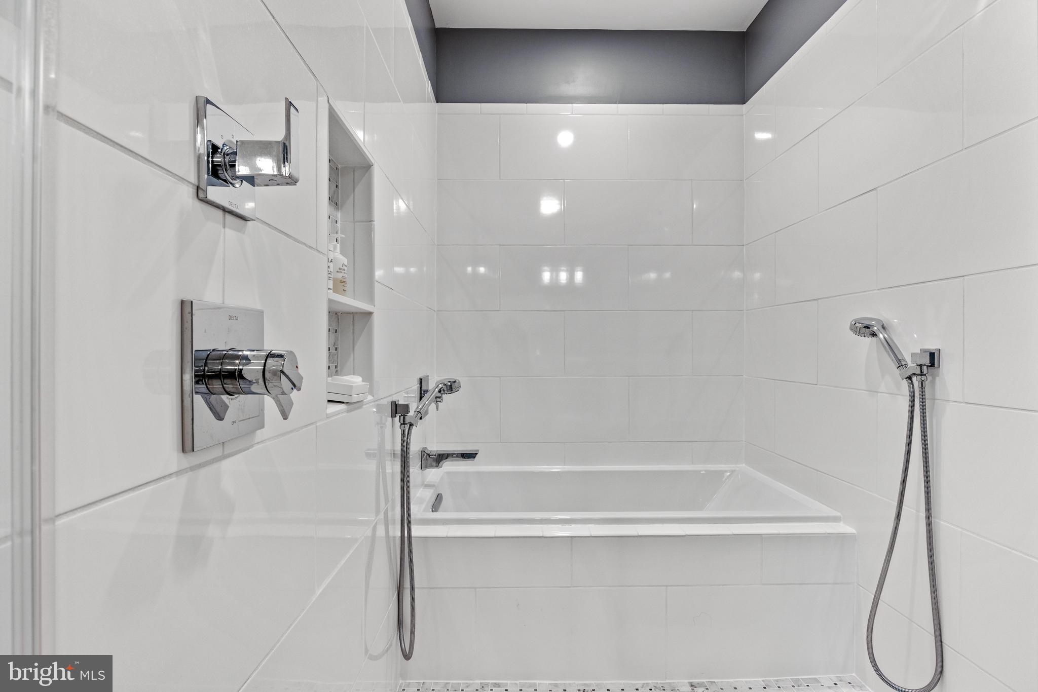 CAVES VALLEY - Residential