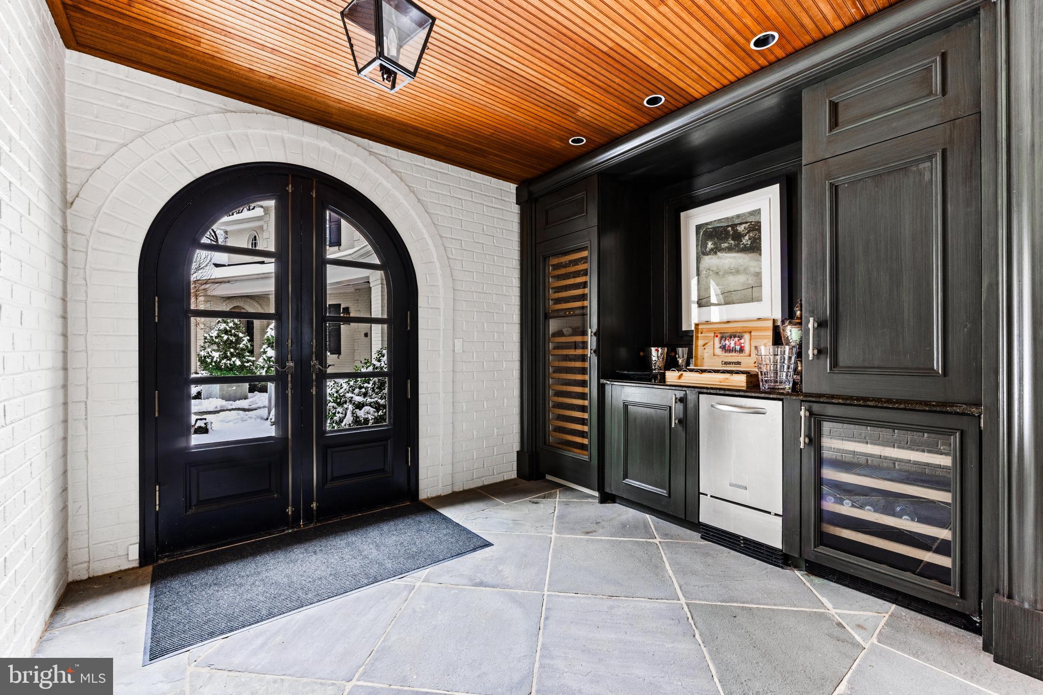 CAVES VALLEY - Residential