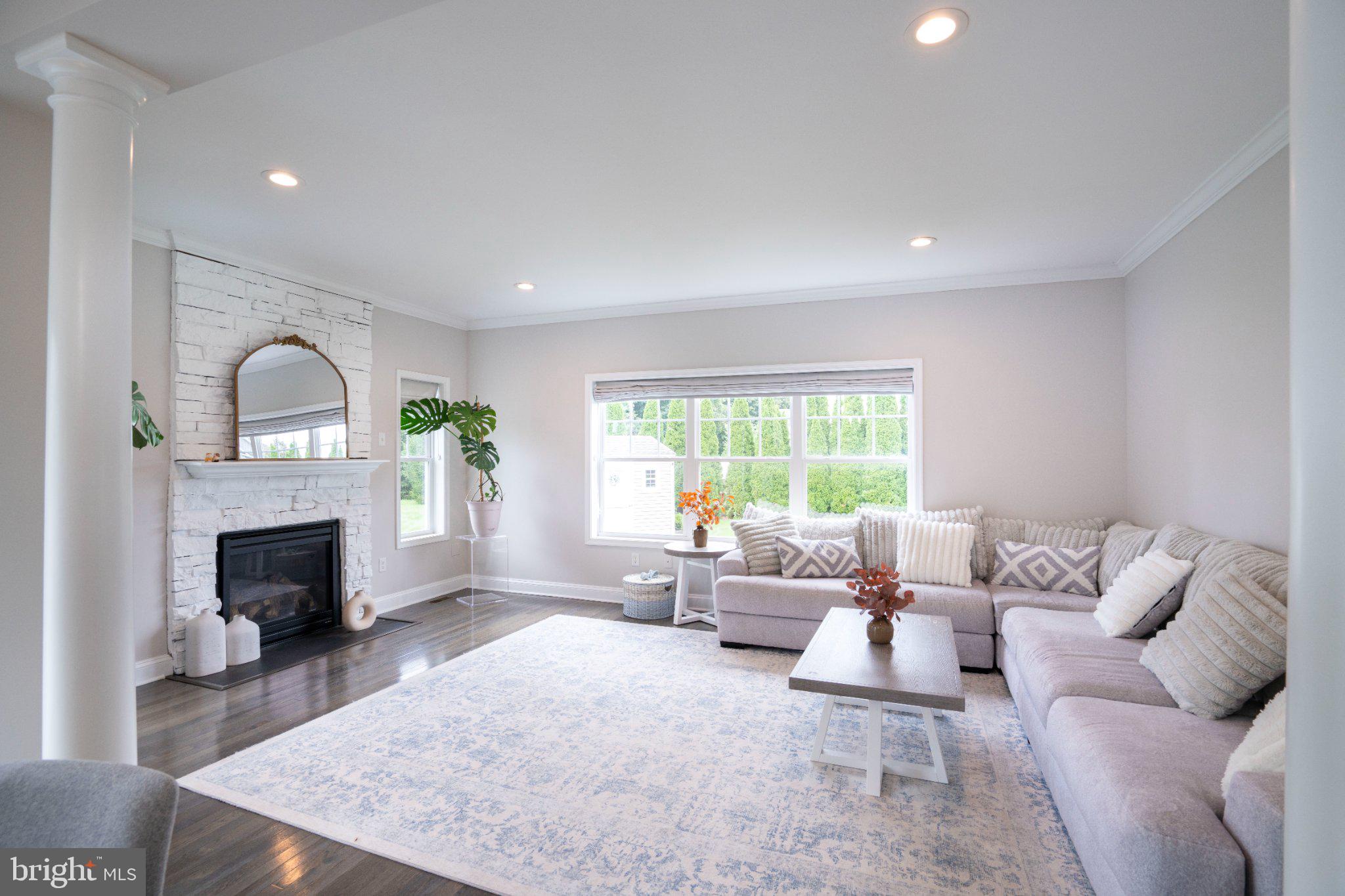 1088 LONGFELLOW LANE