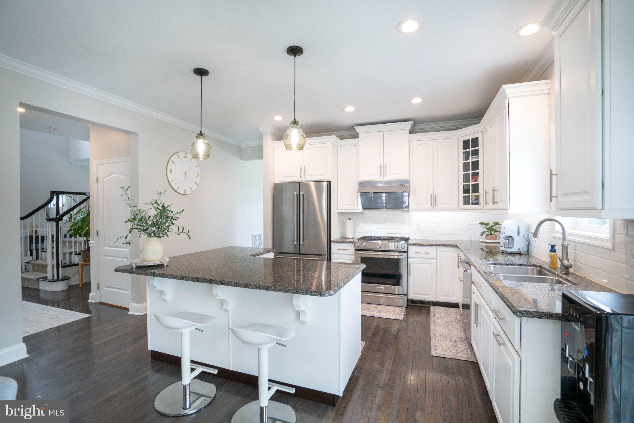 1088 LONGFELLOW LANE