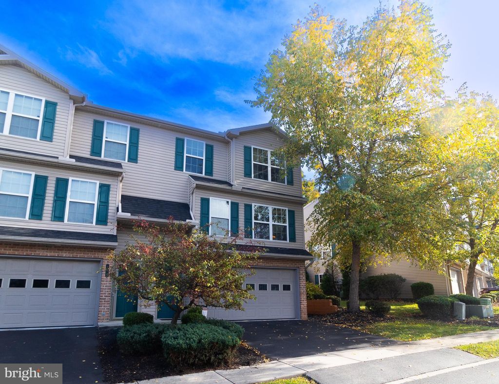 Photo of 580 Meadowcroft Cir, MECHANICSBURG, PA 17055 (MLS # PACB2047824)