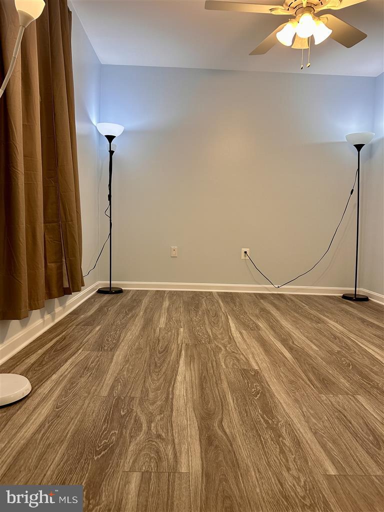 Newly renovated Bedroom on ground level for Rent – Available 06/24/2025 – All Utilities Included
Looking for a comfortable and private space? This newly upgraded Room will be ready for move-in on June 24, 2025!
✨ Features:
• Freshly built and modern design
• Spacious layout with plenty of natural light
• Private entrance for added convenience and privacy, Fenced backyard.
• All utilities included (Community Pool, Tennis Court, electricity, water, heating, and internet)
• Peaceful and family-friendly neighborhood
Ideal for a single professional, or college Student
(Pets not allowed, Non-Smoking)
📍 Located in a convenient area with easy access to major roads, public transport, and nearby shopping. Leesburg outlets, Wegmans, Costco, LA Fitness, Village downtown Theater. Close to Route 7, and Toll Road.