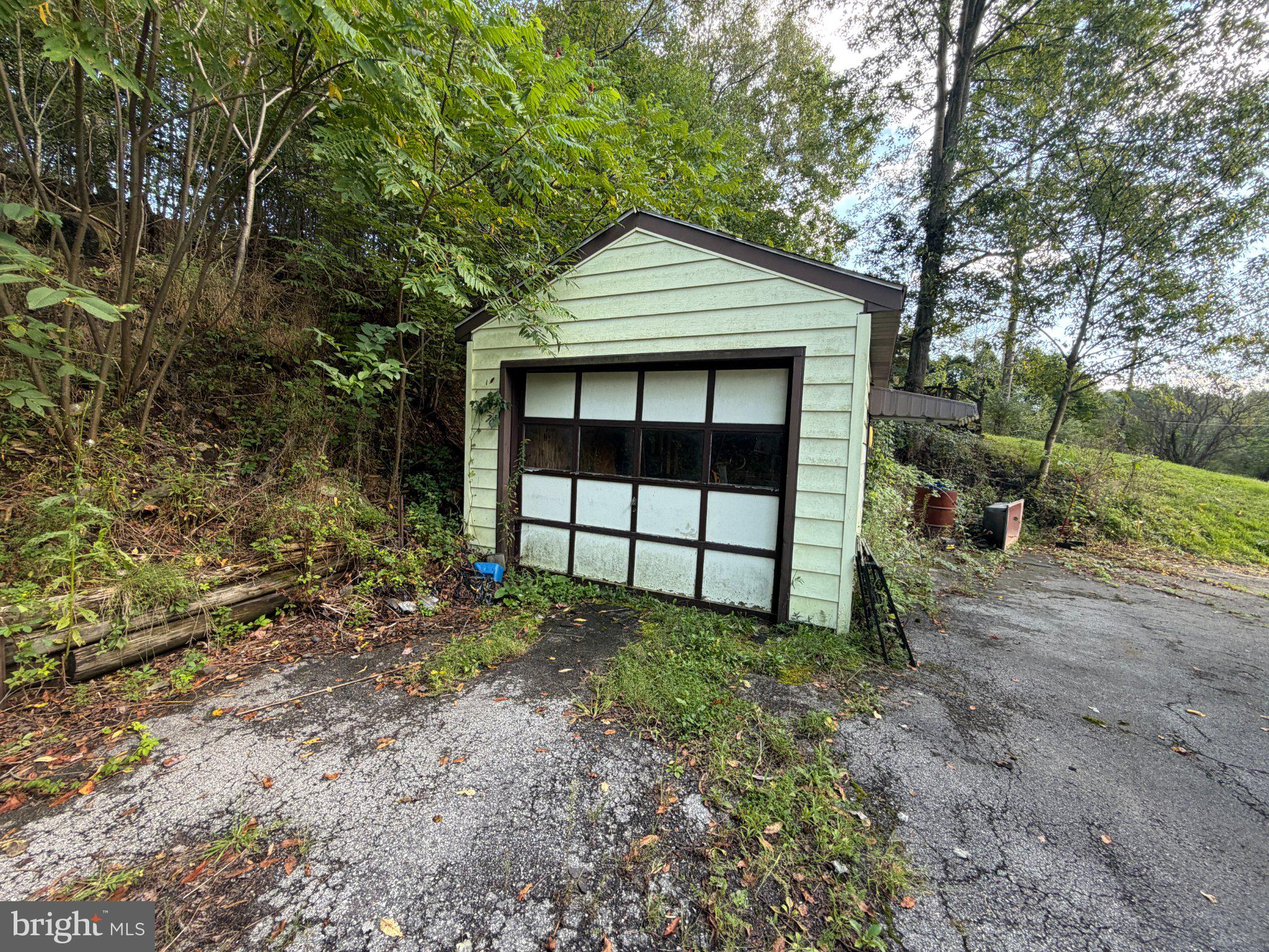 76 POPLAR STREET