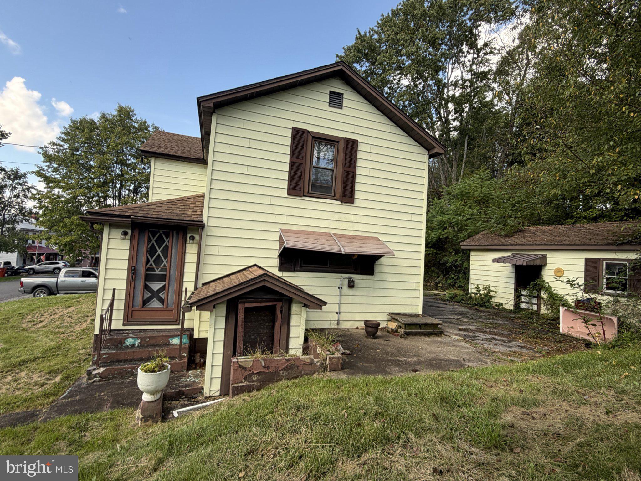 76 POPLAR STREET