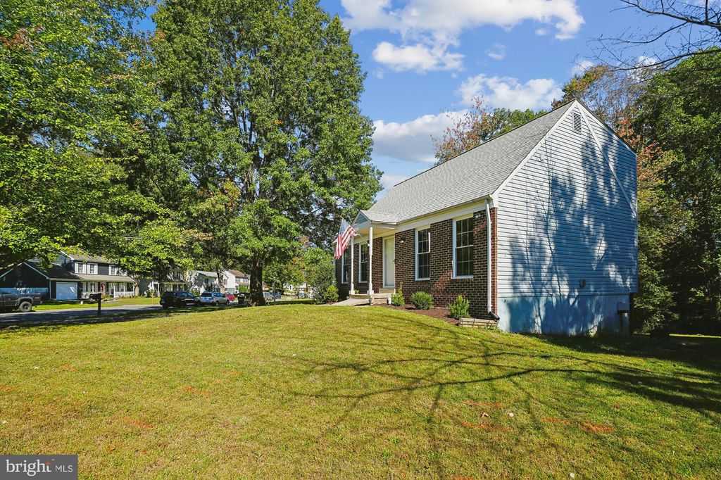 Photo of 14371 Salsbury Court, WOODBRIDGE, VA 22193 (MLS # VAPW2105836)