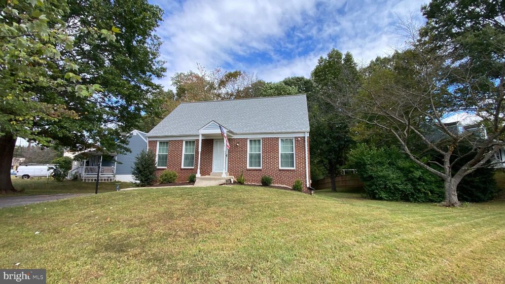 Photo of 14371 Salsbury Court, WOODBRIDGE, VA 22193 (MLS # VAPW2105836)