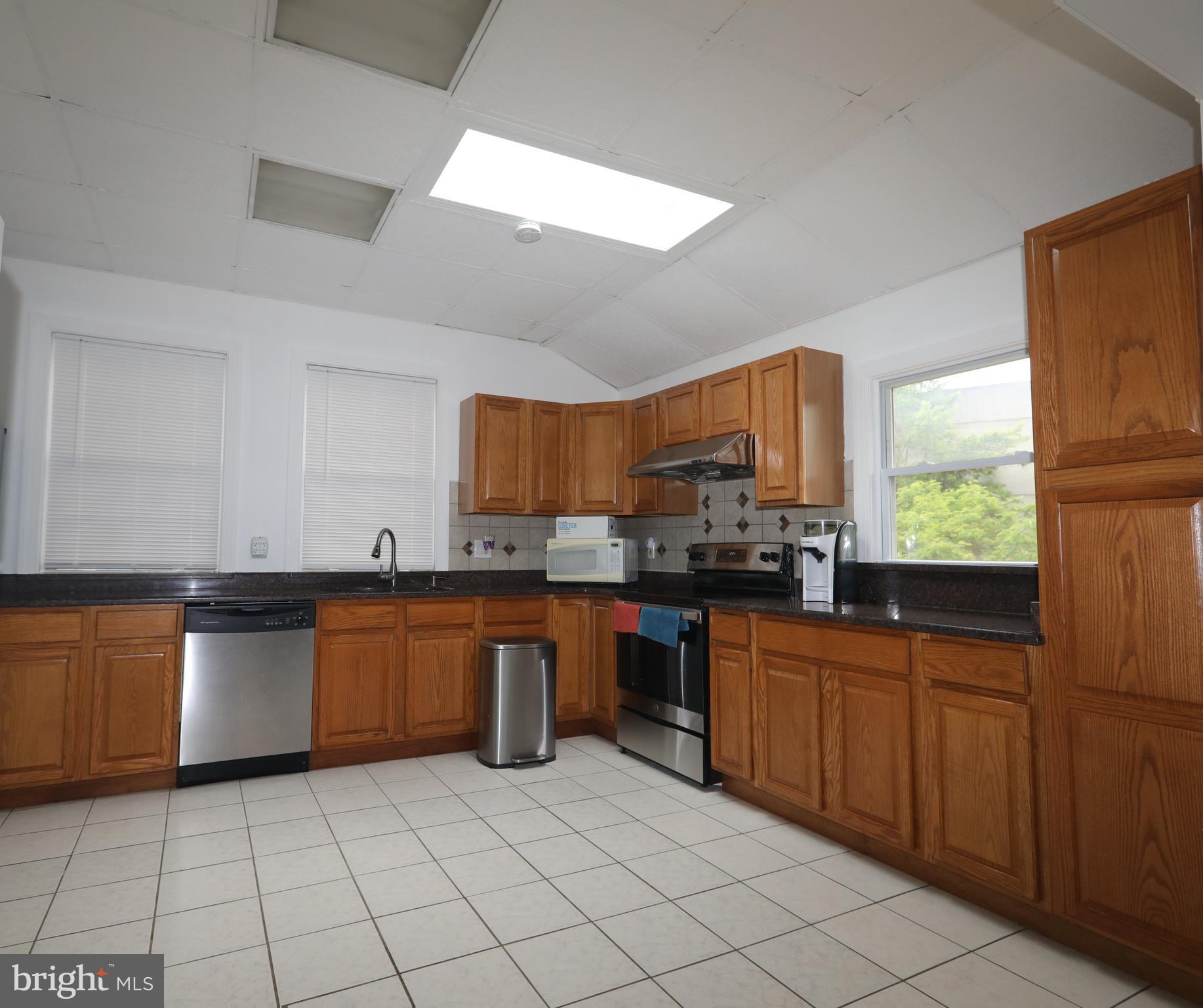 ELMWOOD MANOR - Residential