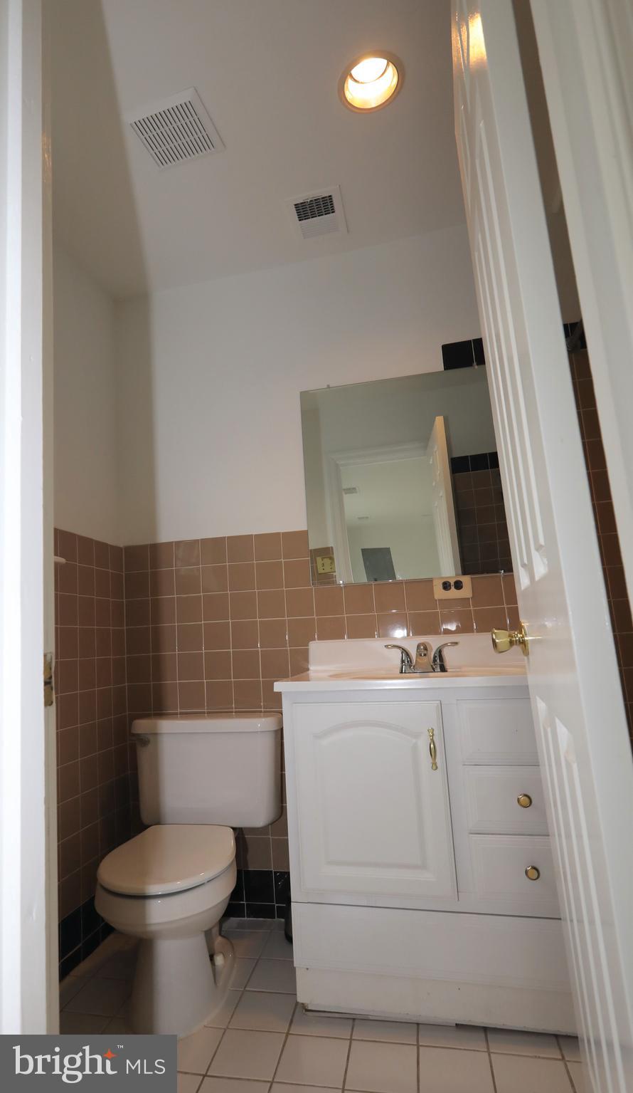 ELMWOOD MANOR - Residential