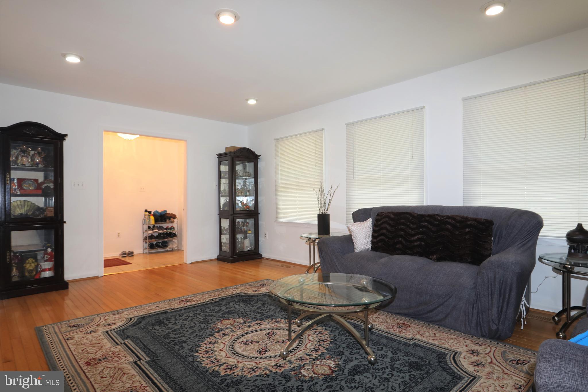 ELMWOOD MANOR - Residential