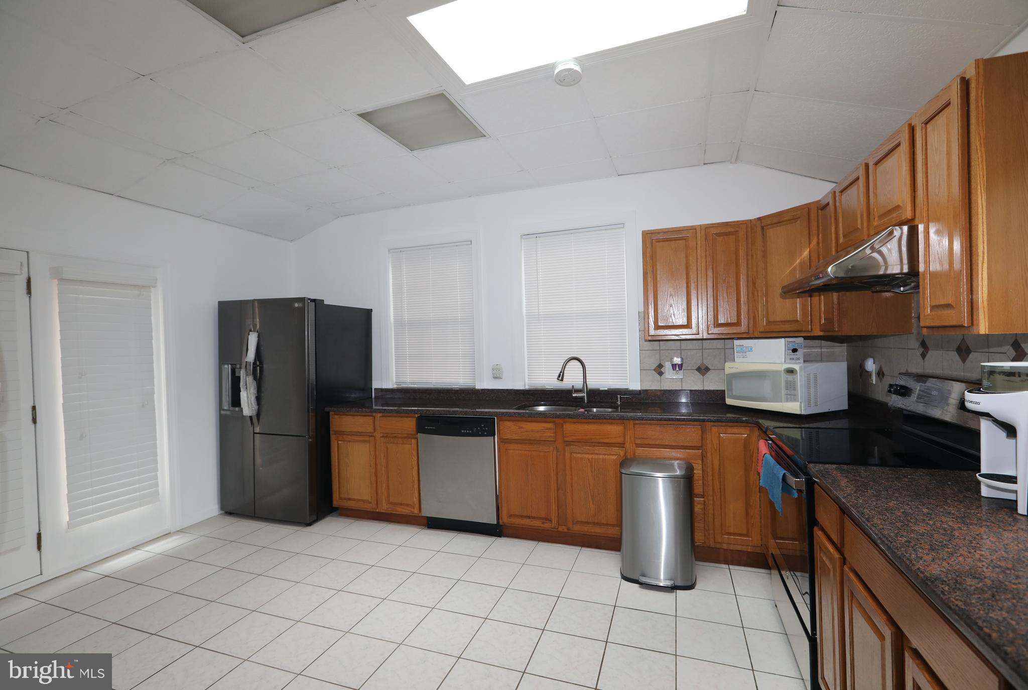 ELMWOOD MANOR - Residential