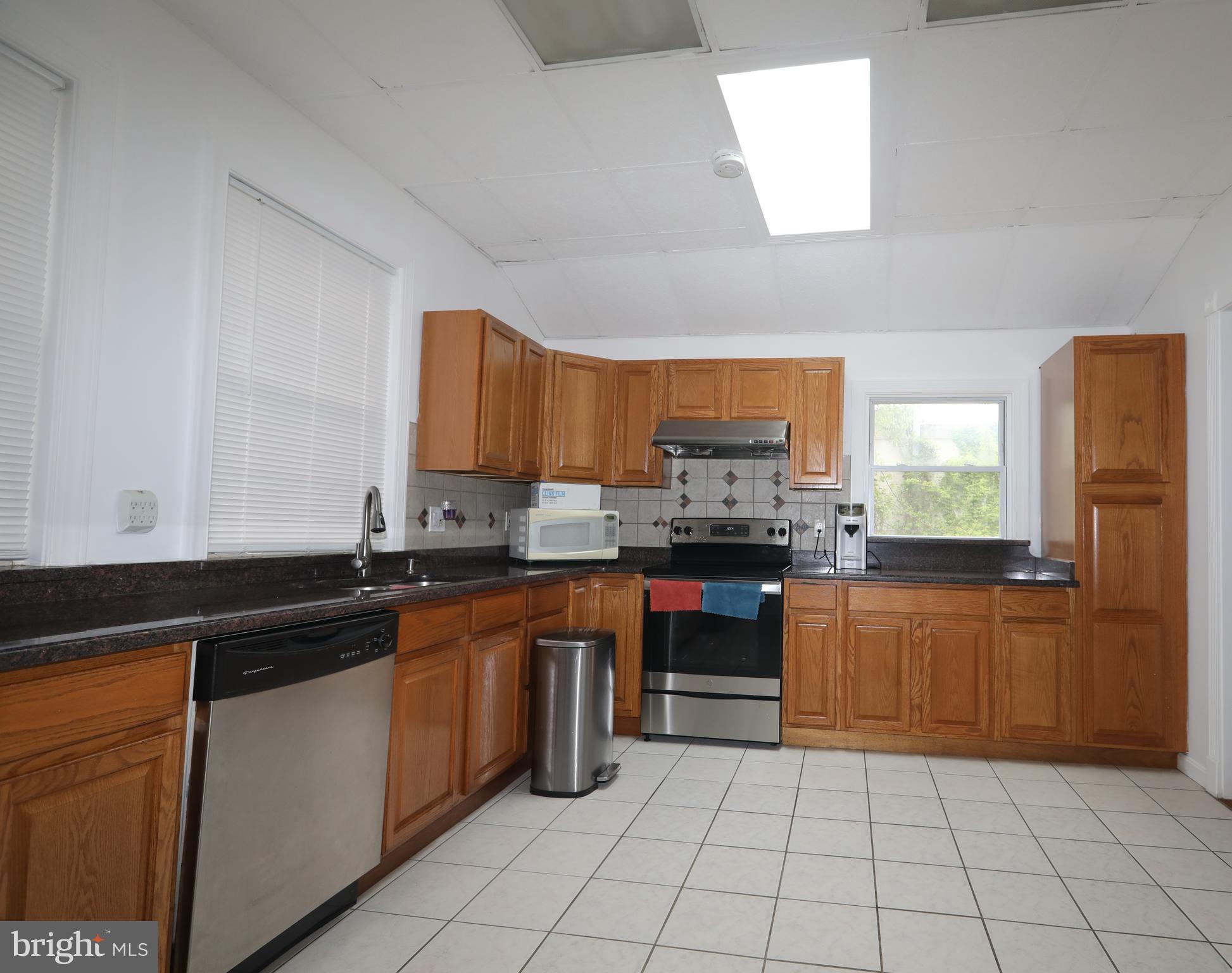 ELMWOOD MANOR - Residential