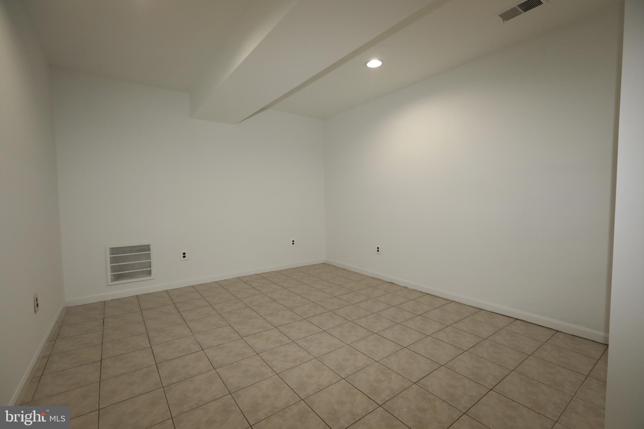 ELMWOOD MANOR - Residential