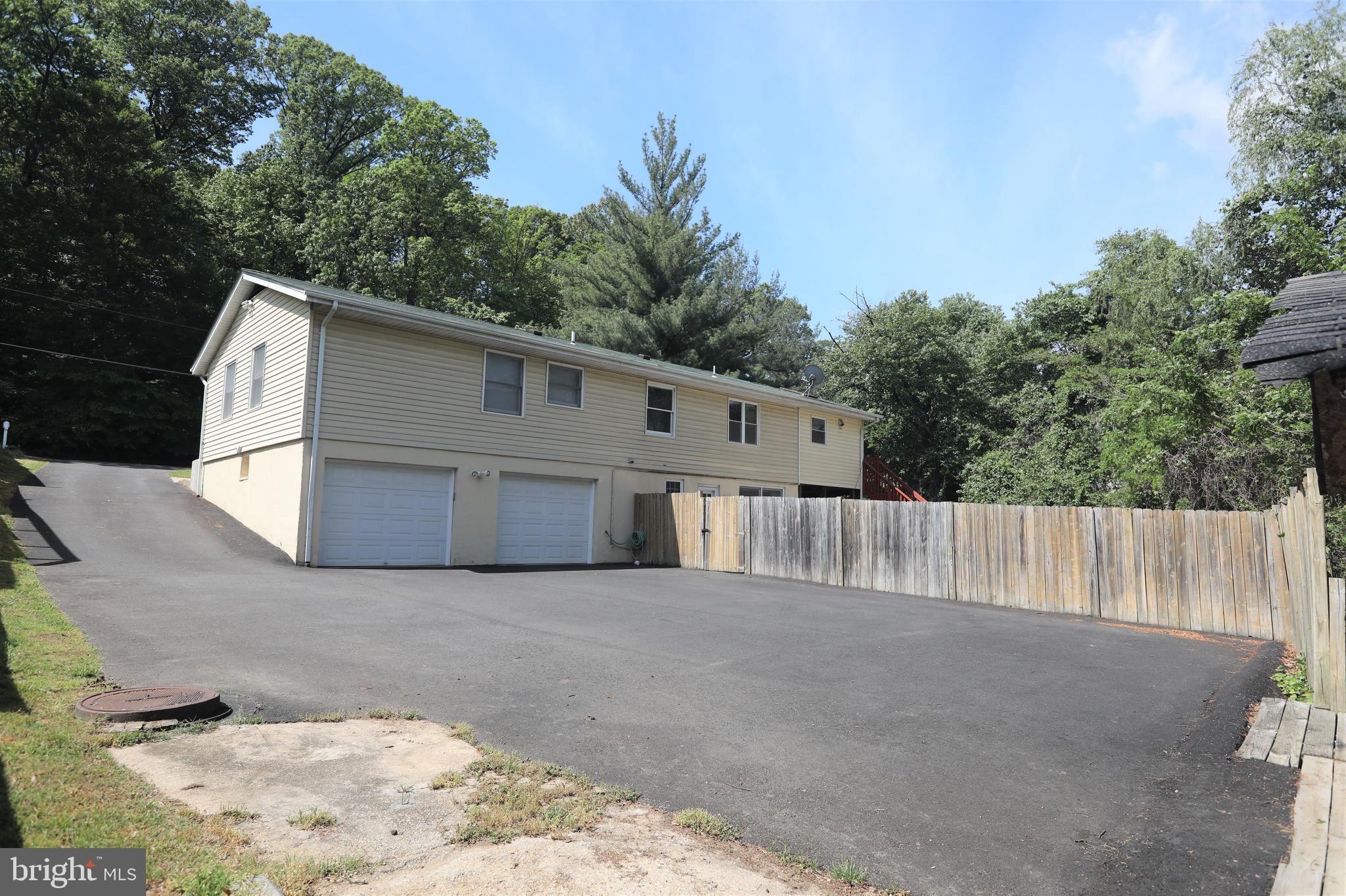 ELMWOOD MANOR - Residential