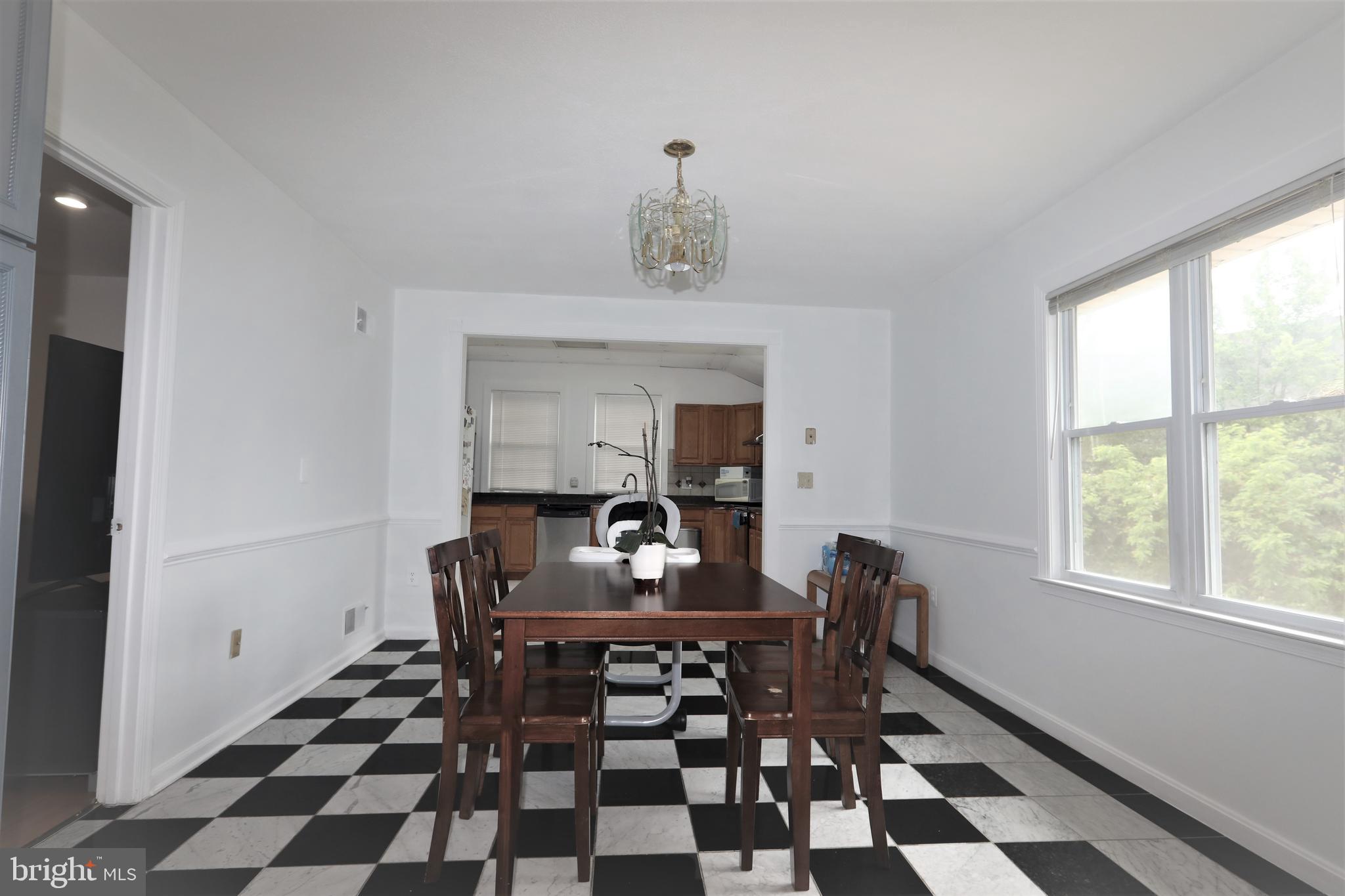 ELMWOOD MANOR - Residential