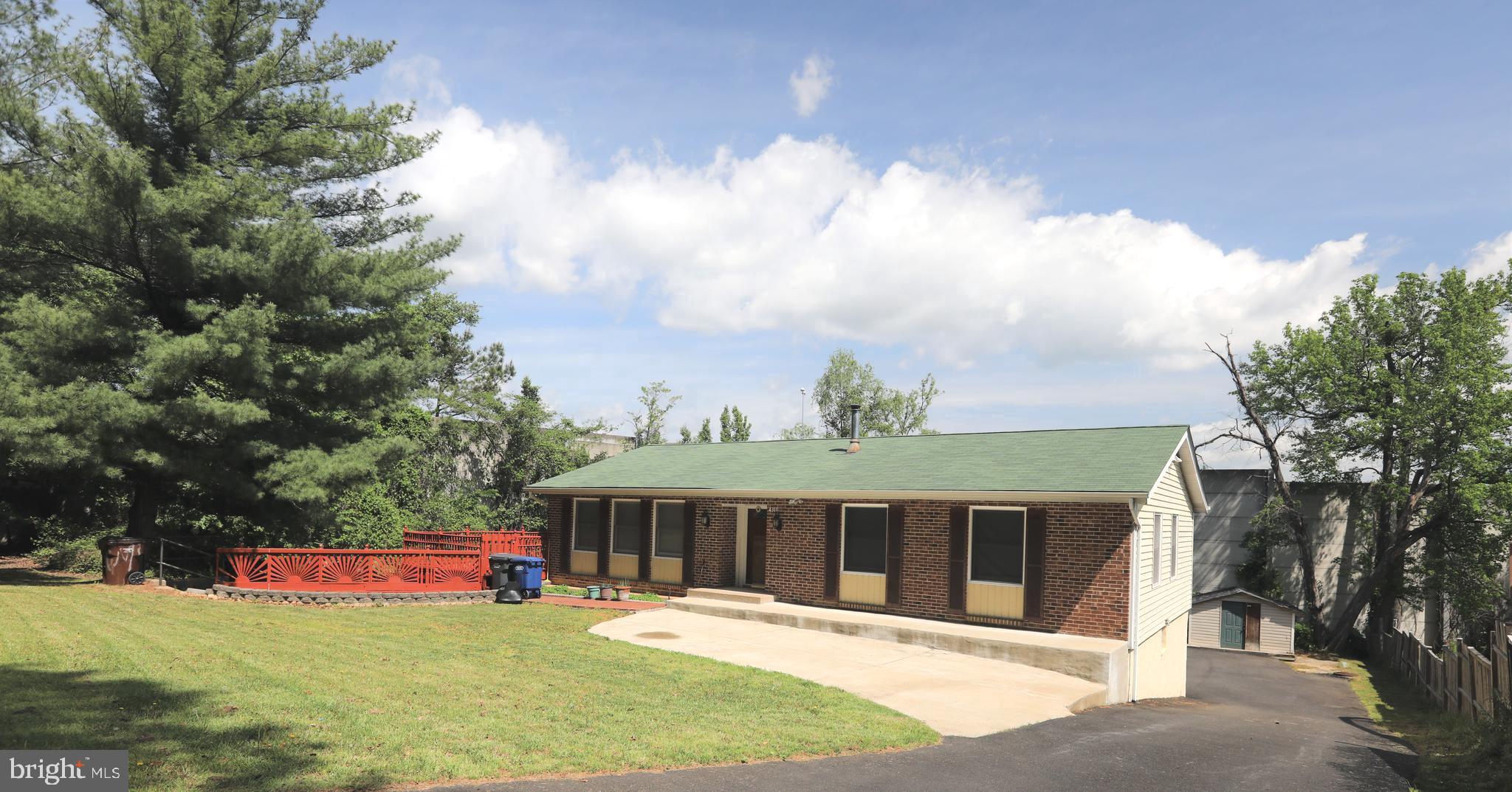 ELMWOOD MANOR - Residential