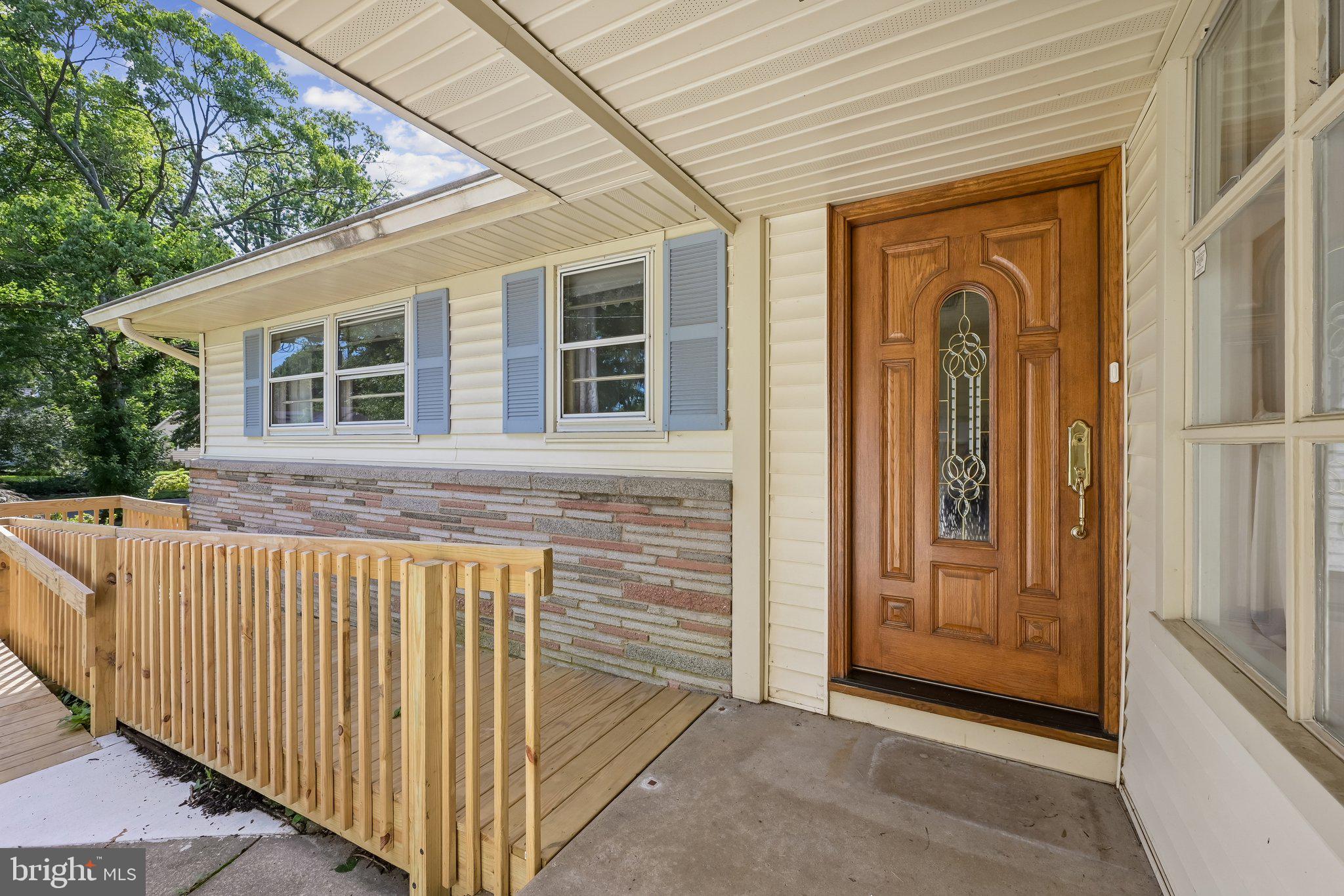 816 WAYSIDE LANE