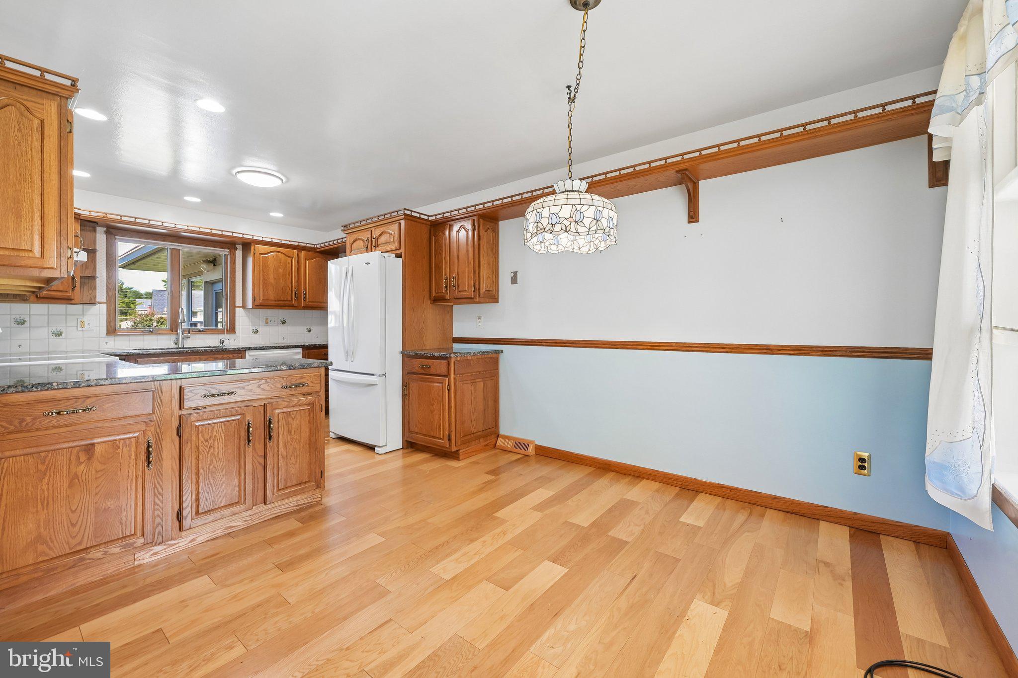 816 WAYSIDE LANE