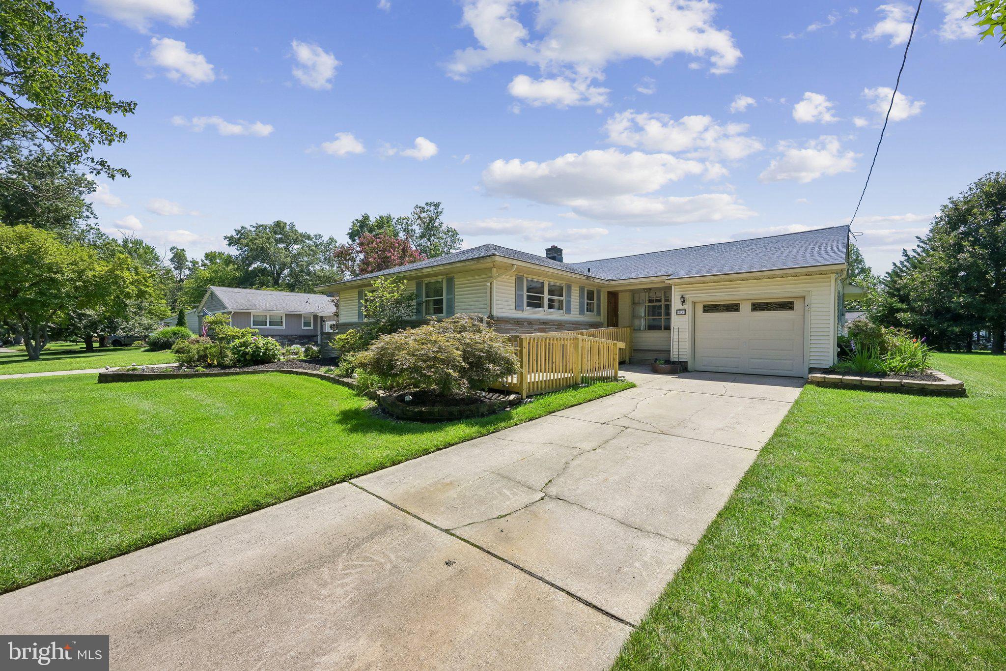 816 WAYSIDE LANE