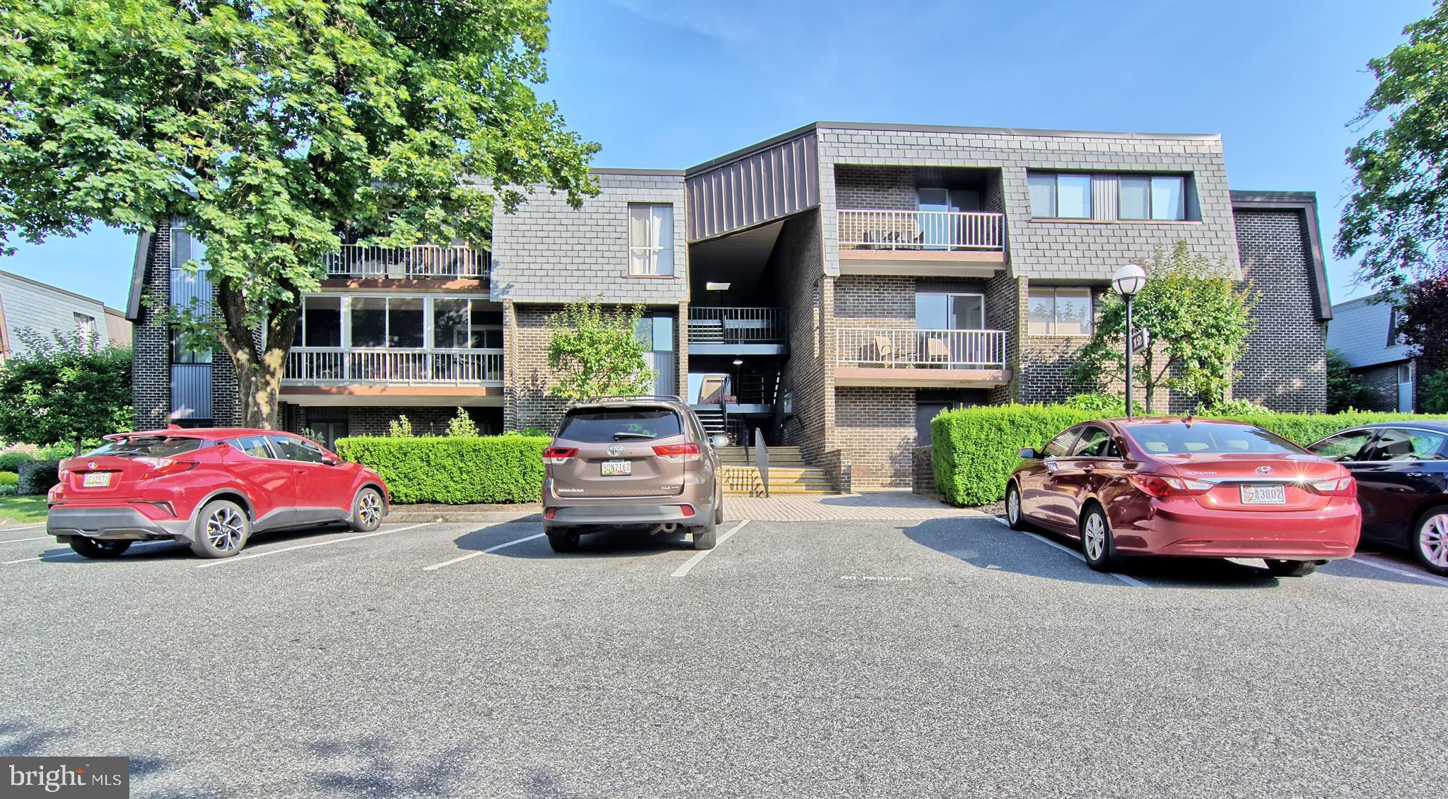 12 STONEHENGE CIRCLE 12-5