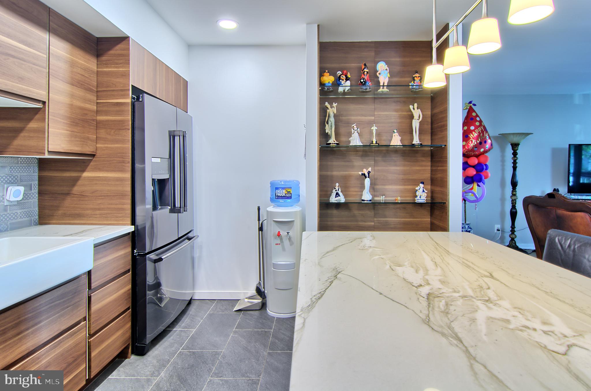 12 STONEHENGE CIRCLE 12-5