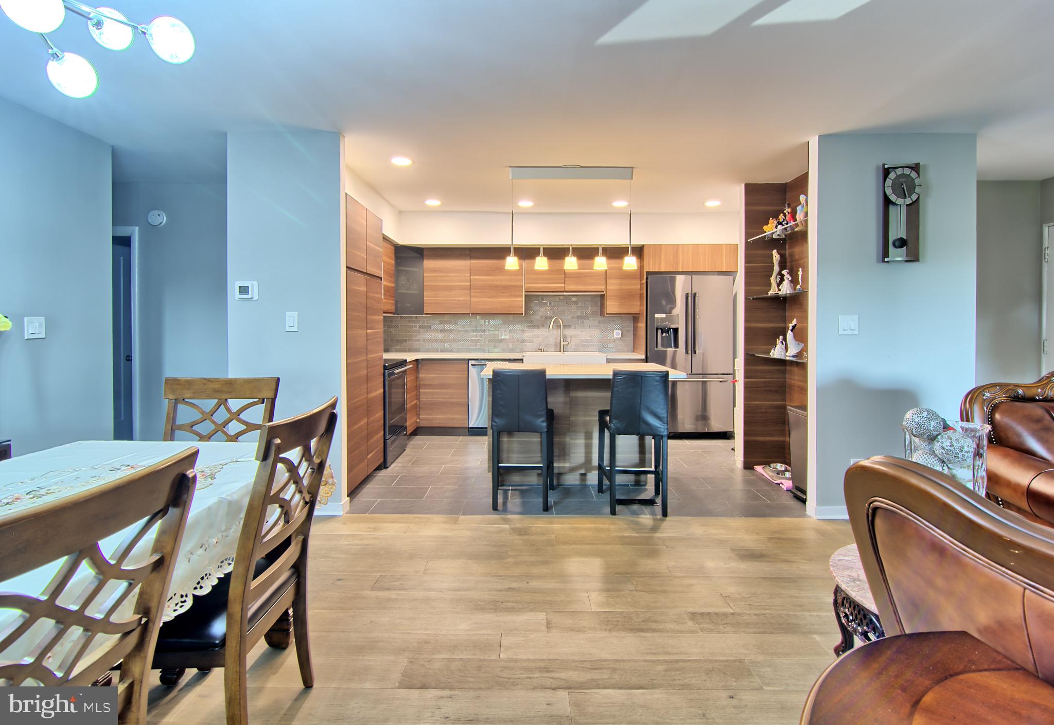12 STONEHENGE CIRCLE 12-5