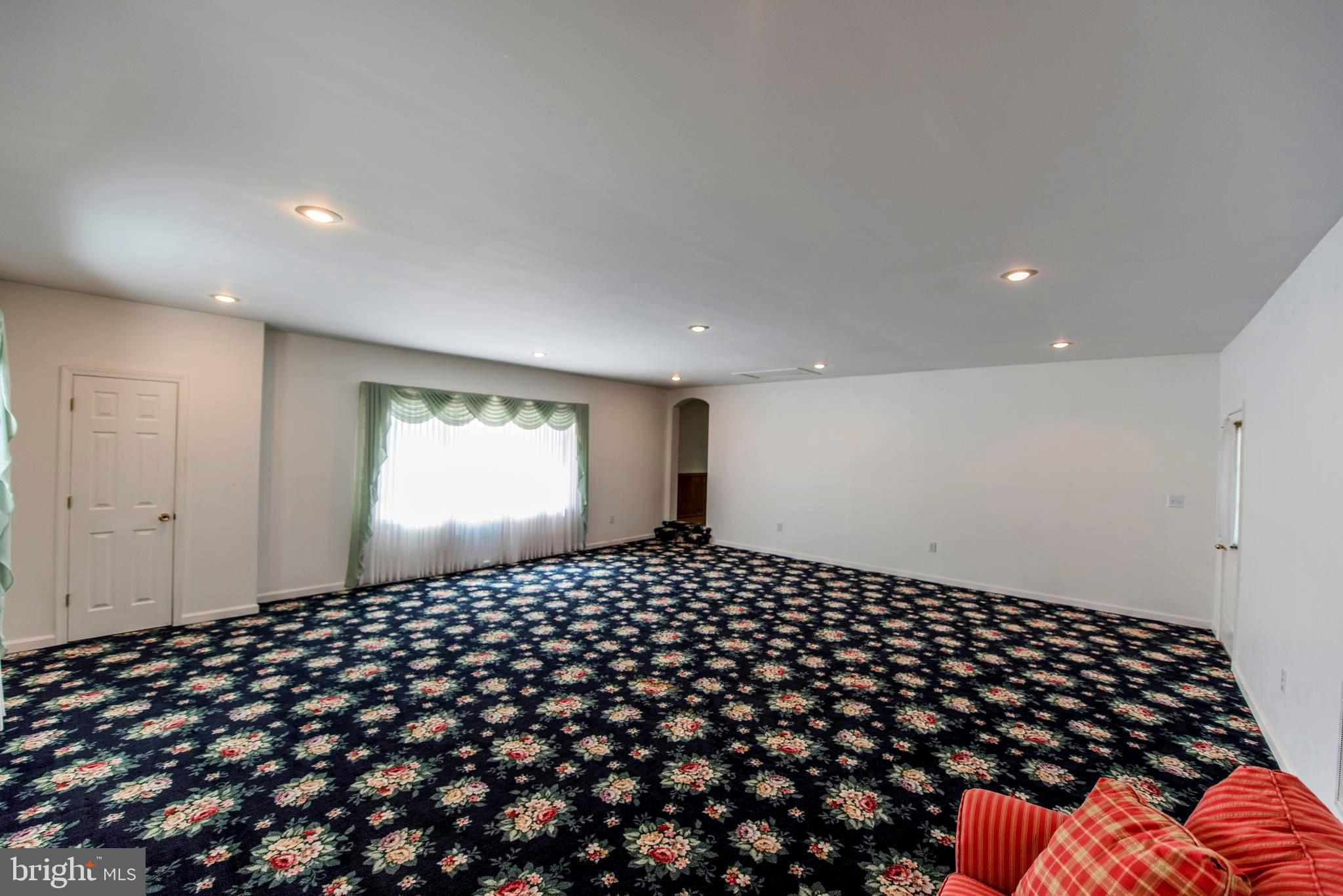 GOLDEN MEADOWS - Residential