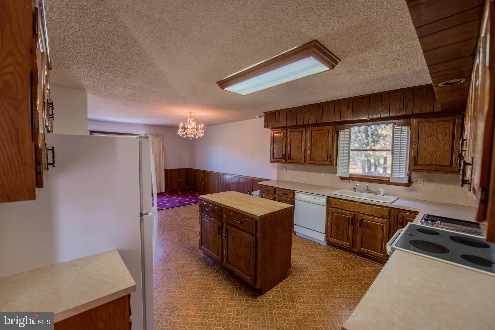 GOLDEN MEADOWS - Residential