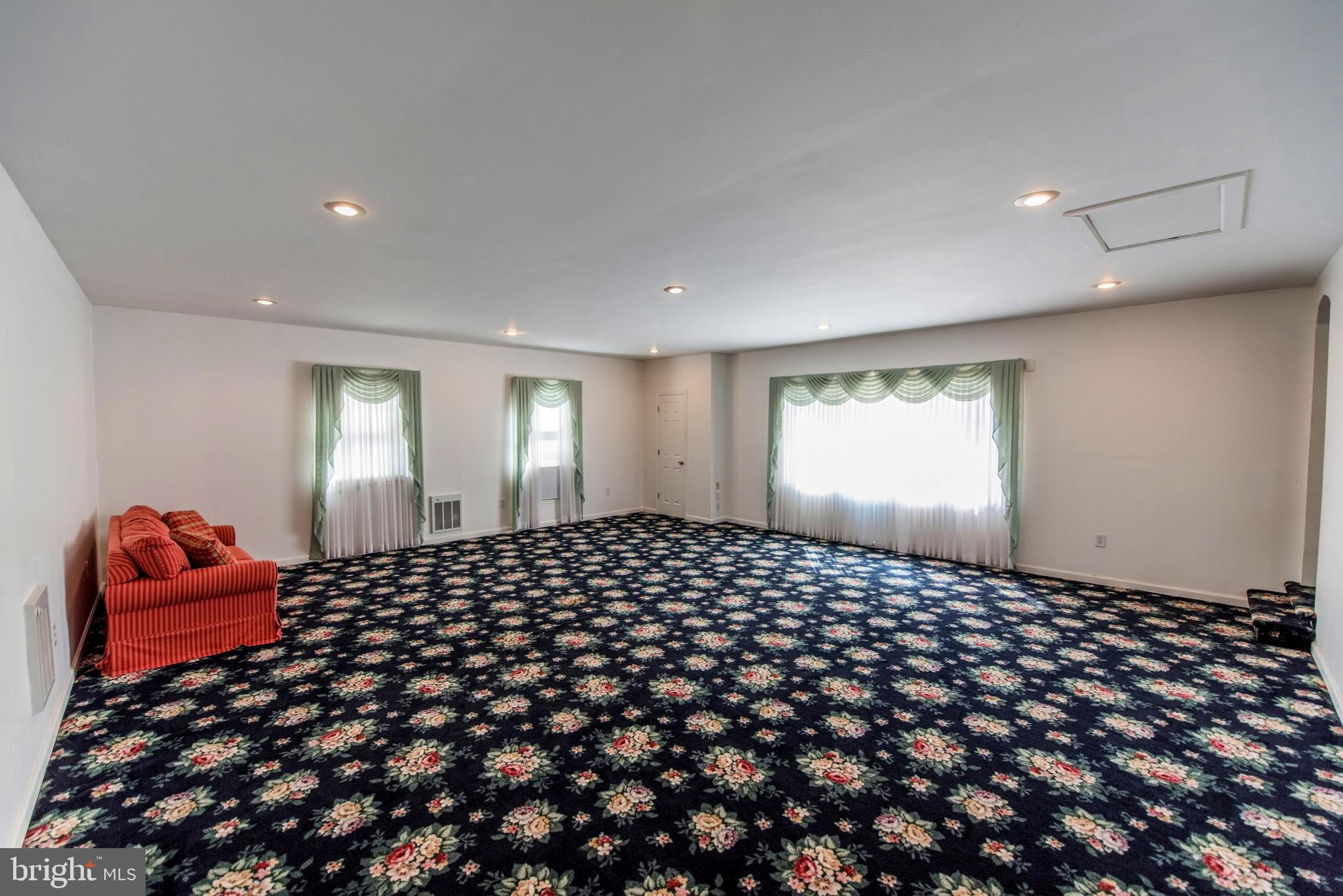 GOLDEN MEADOWS - Residential