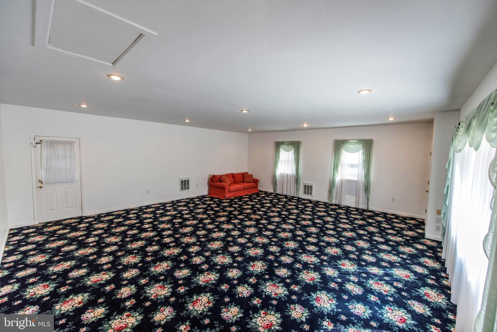 GOLDEN MEADOWS - Residential