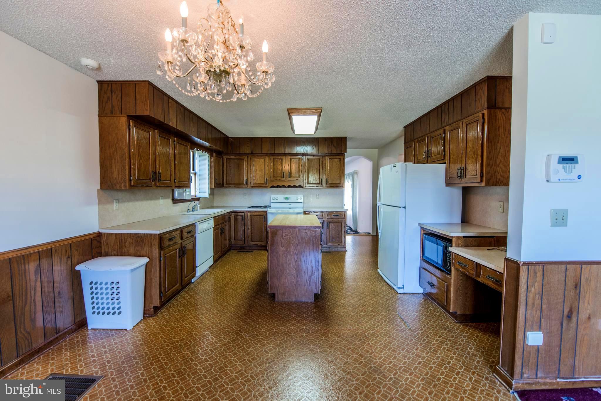 GOLDEN MEADOWS - Residential