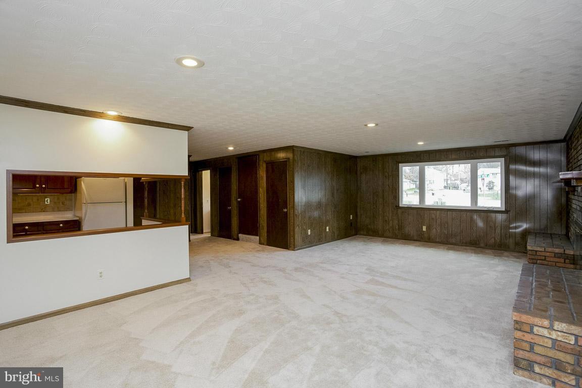 WOODLAND BEACH - Residential