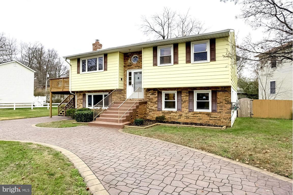 WOODLAND BEACH - Residential